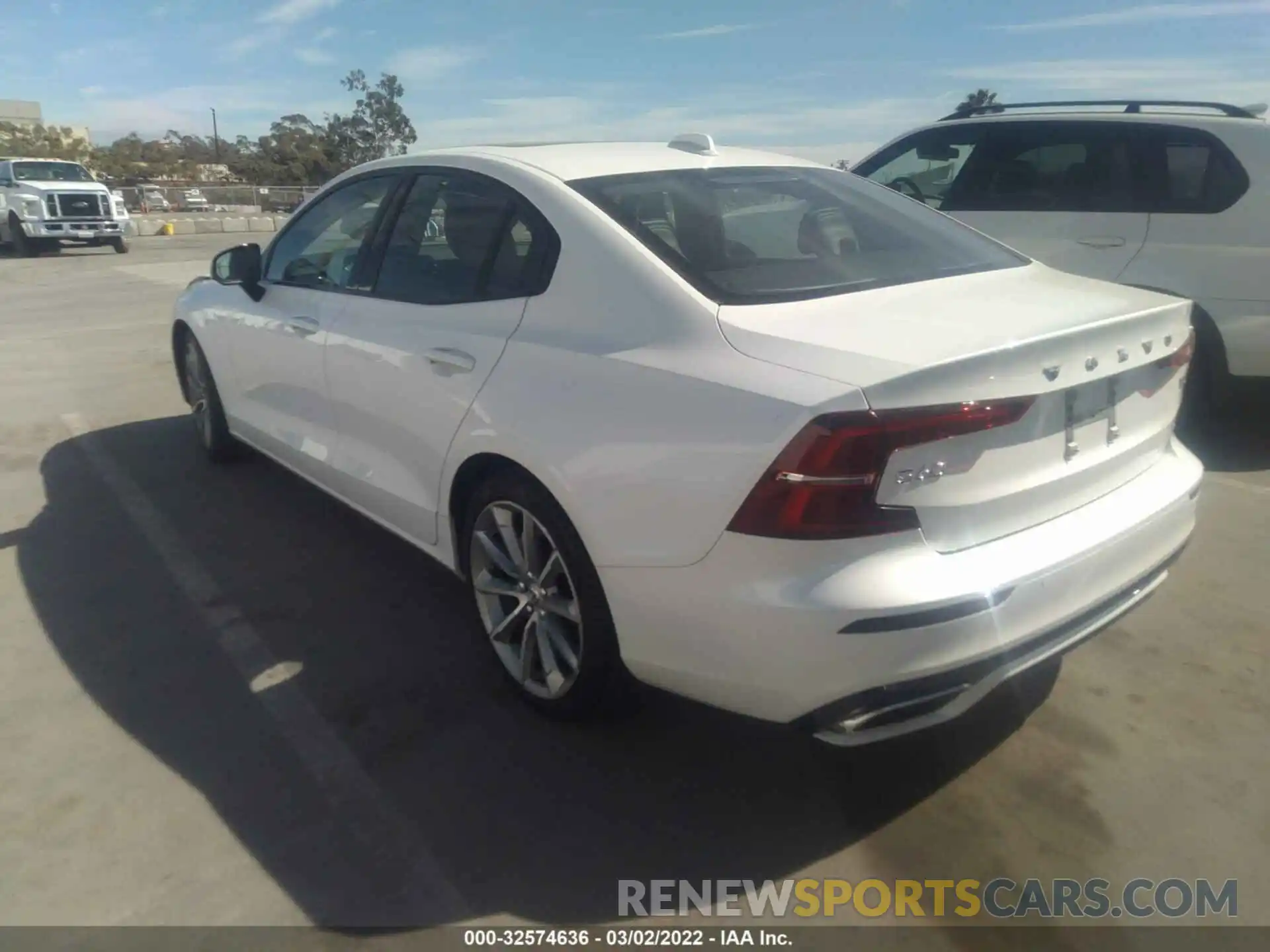 3 Photograph of a damaged car 7JR102FZ3MG118161 VOLVO S60 2021