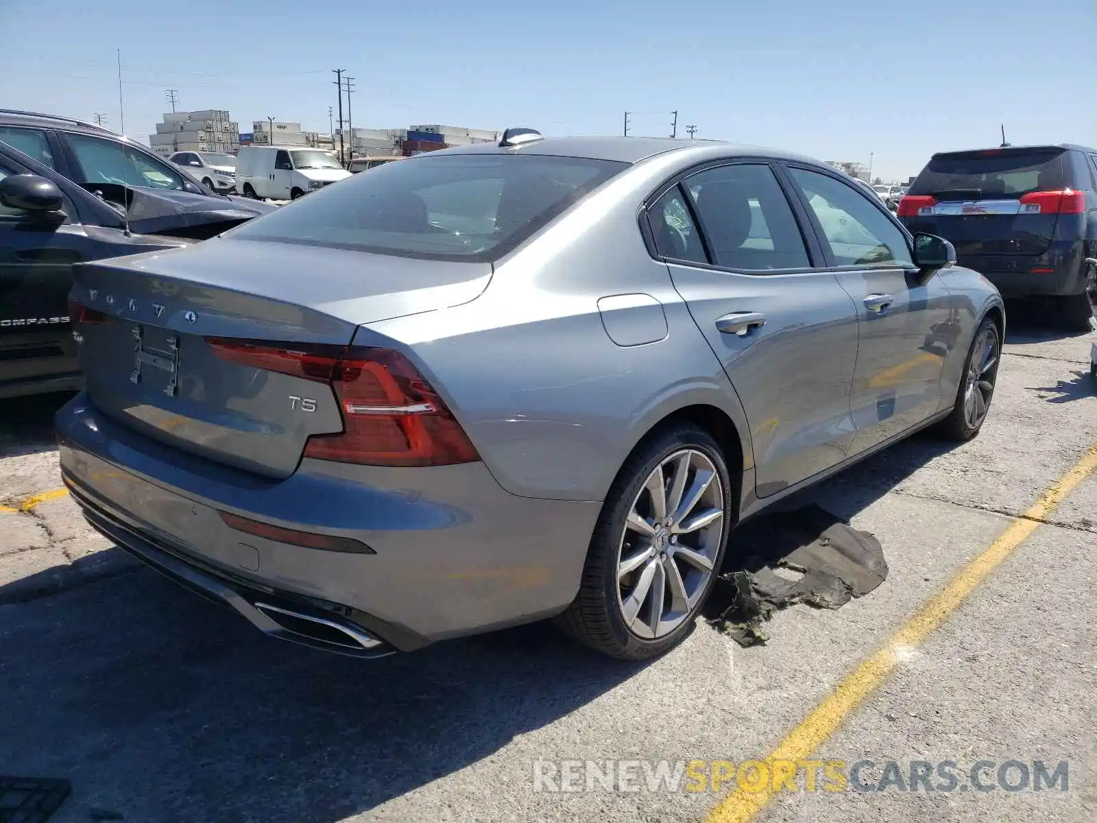 4 Photograph of a damaged car 7JR102FZ5MG118694 VOLVO S60 2021