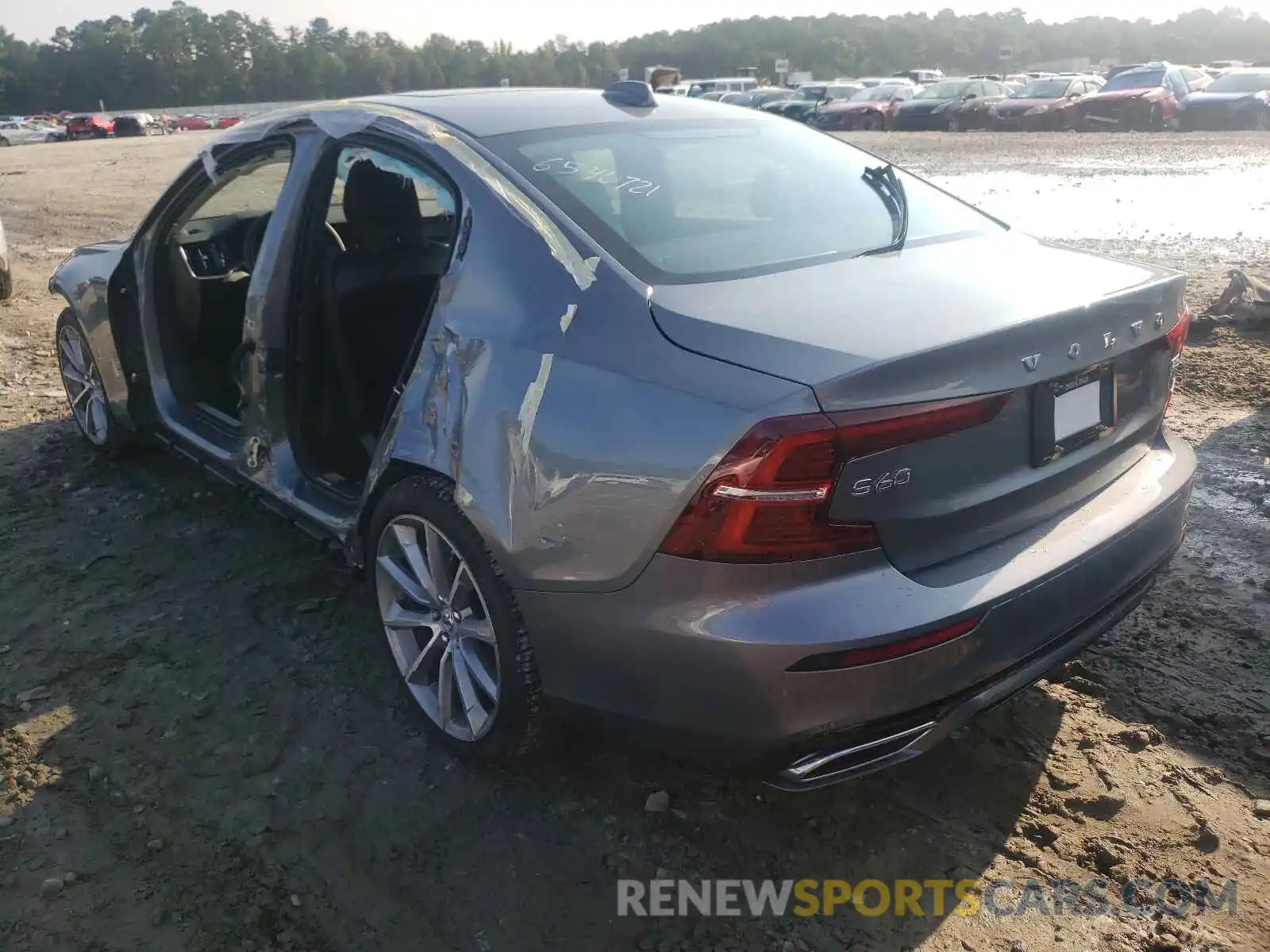 3 Photograph of a damaged car 7JR102FZ5MG123037 VOLVO S60 2021