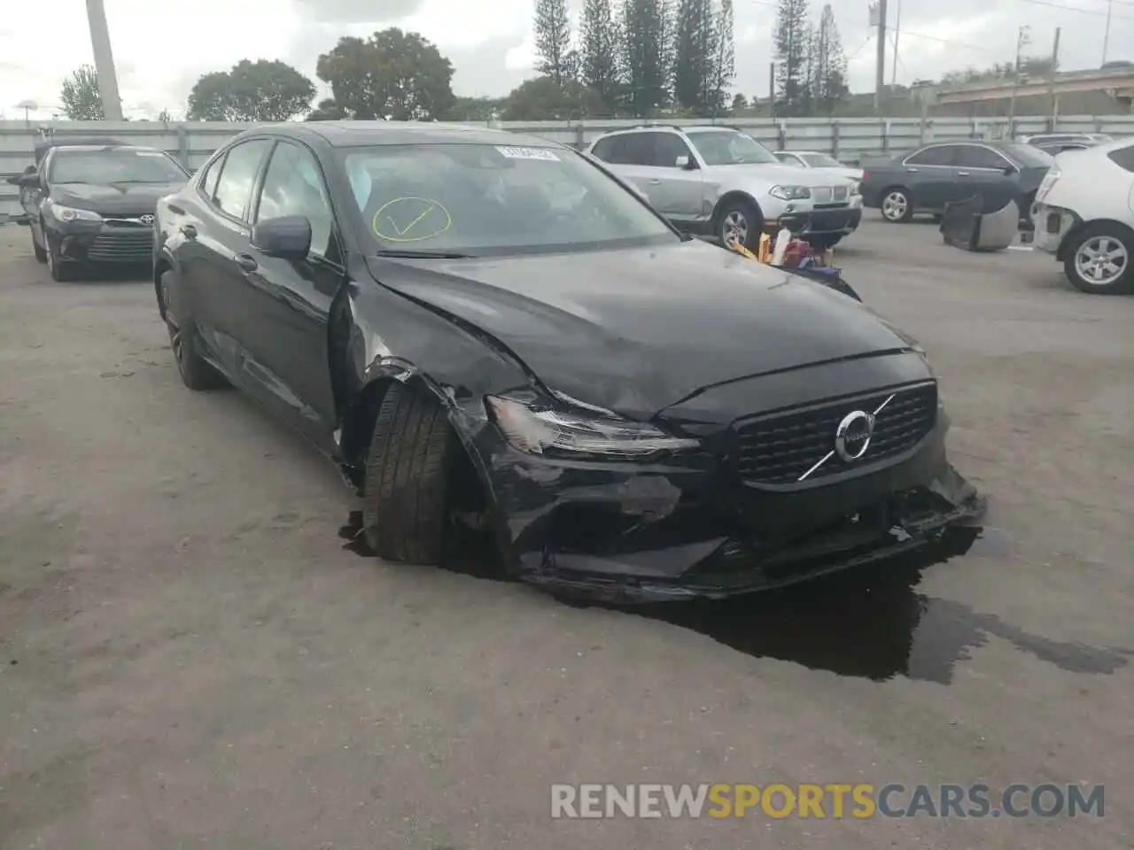 1 Photograph of a damaged car 7JR102FZ7MG118972 VOLVO S60 2021