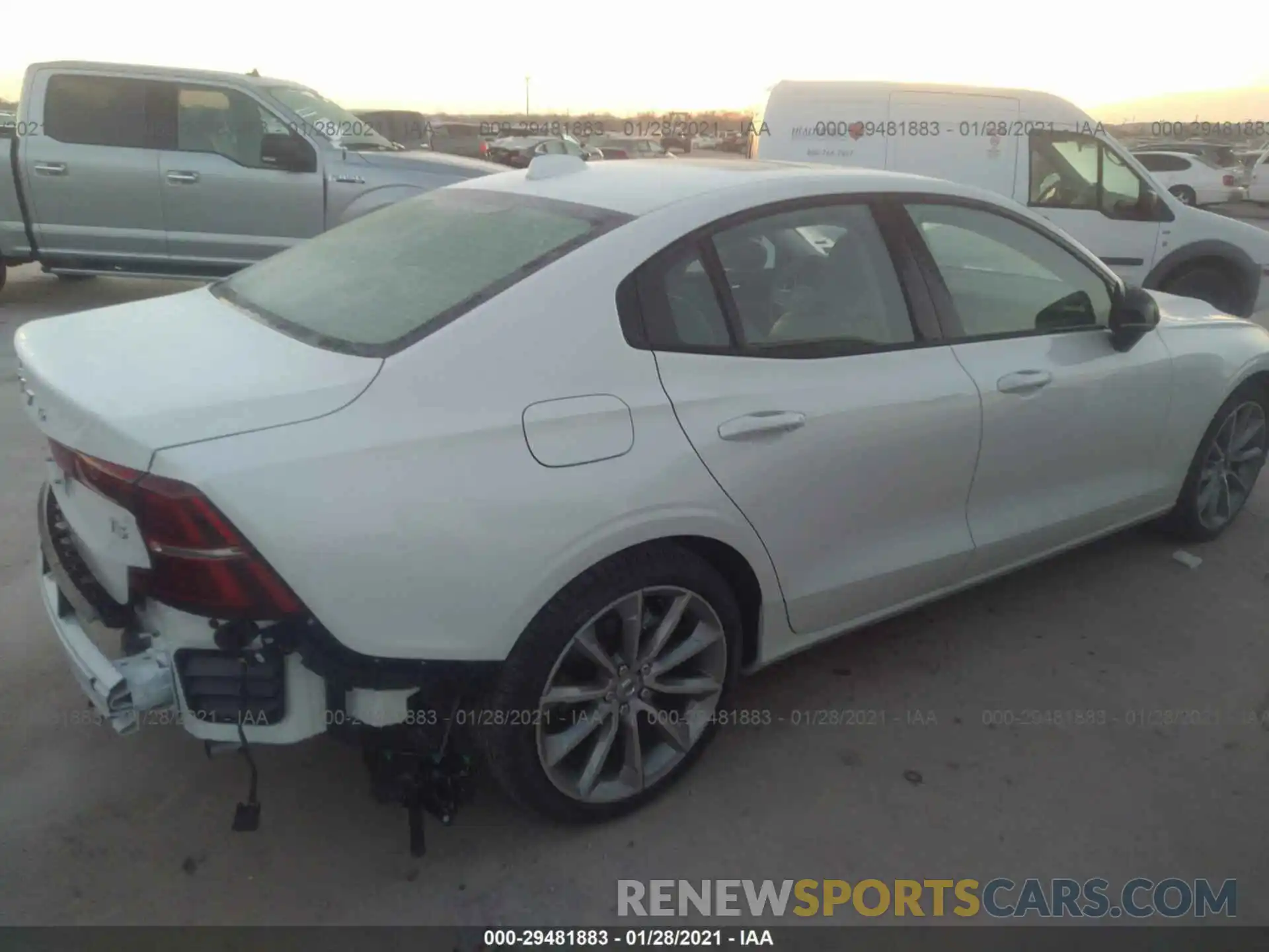 4 Photograph of a damaged car 7JR102FZXMG108601 VOLVO S60 2021