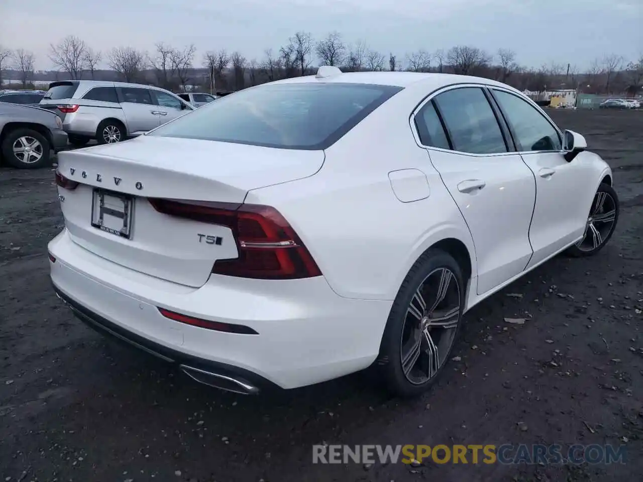 4 Photograph of a damaged car 7JR102TL2MG108284 VOLVO S60 2021