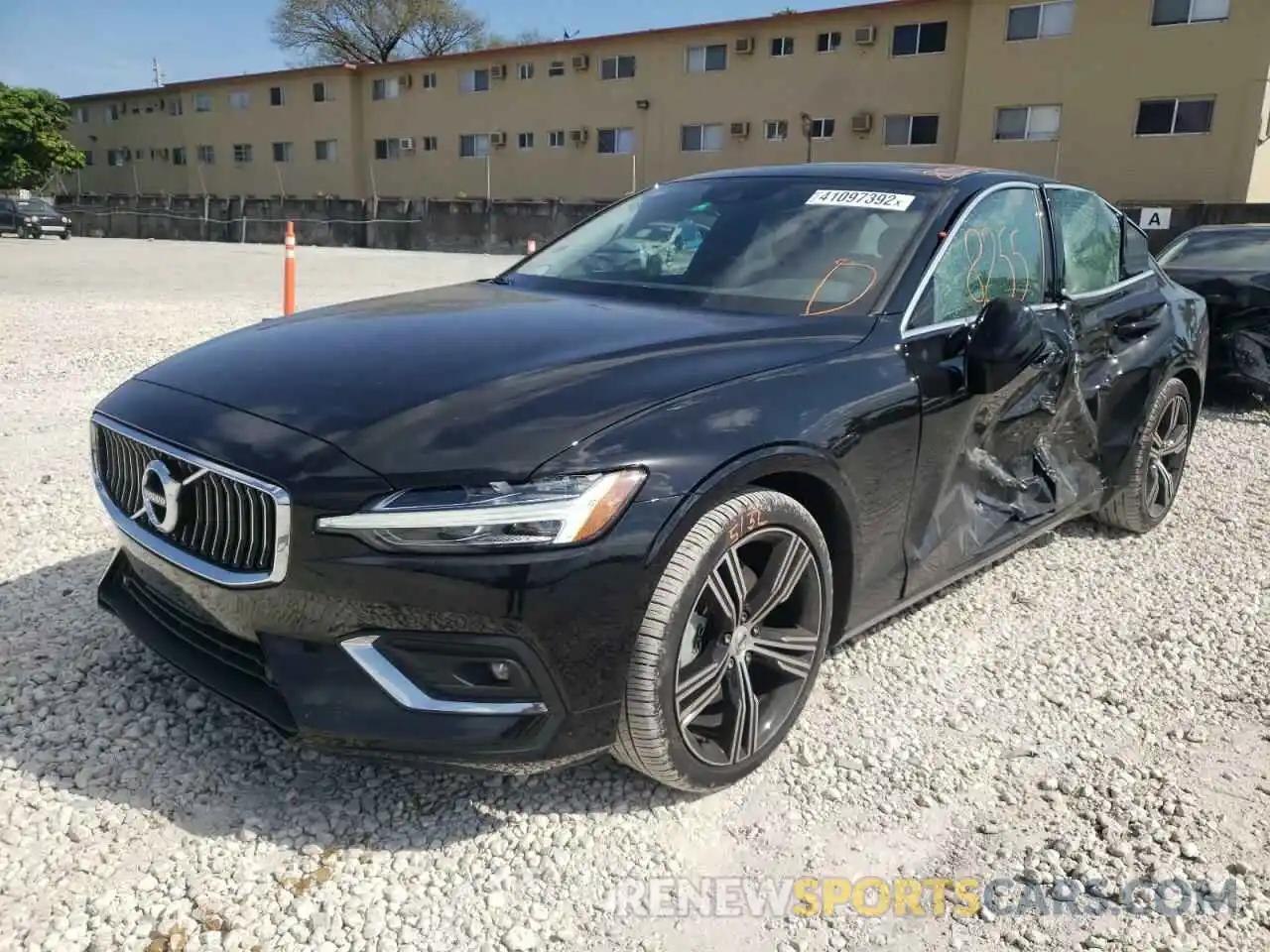 2 Photograph of a damaged car 7JR102TL2MG123254 VOLVO S60 2021