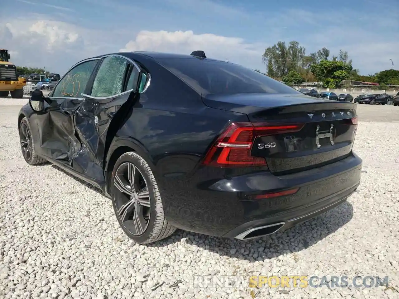 3 Photograph of a damaged car 7JR102TL2MG123254 VOLVO S60 2021