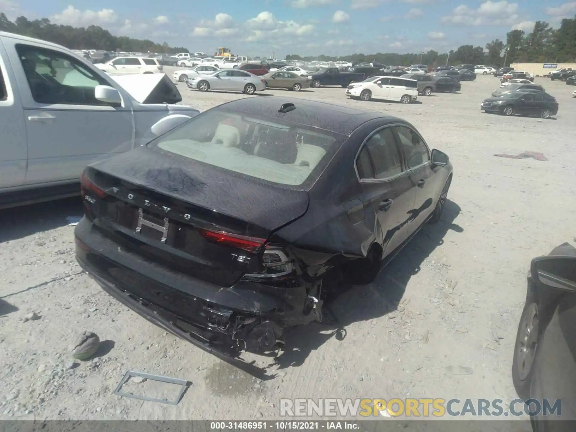 4 Photograph of a damaged car 7JR102TL3MG103627 VOLVO S60 2021