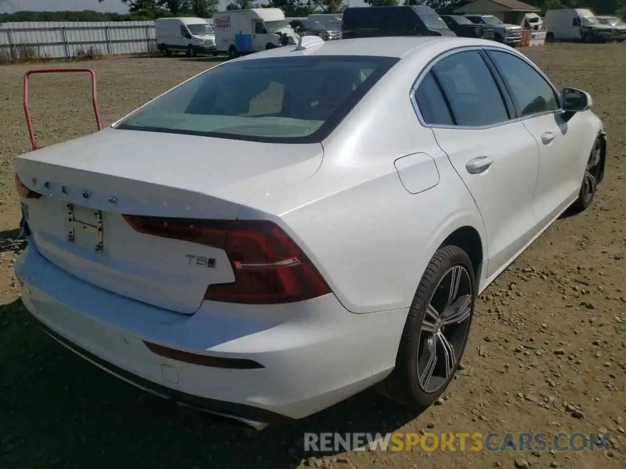 4 Photograph of a damaged car 7JR102TL4MG108545 VOLVO S60 2021