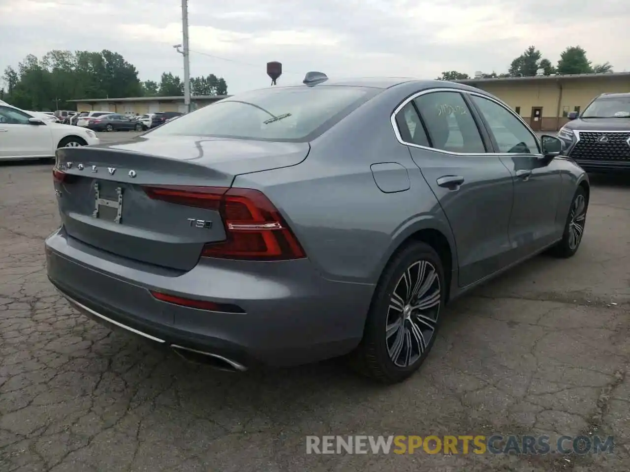 4 Photograph of a damaged car 7JR102TL8MG119578 VOLVO S60 2021