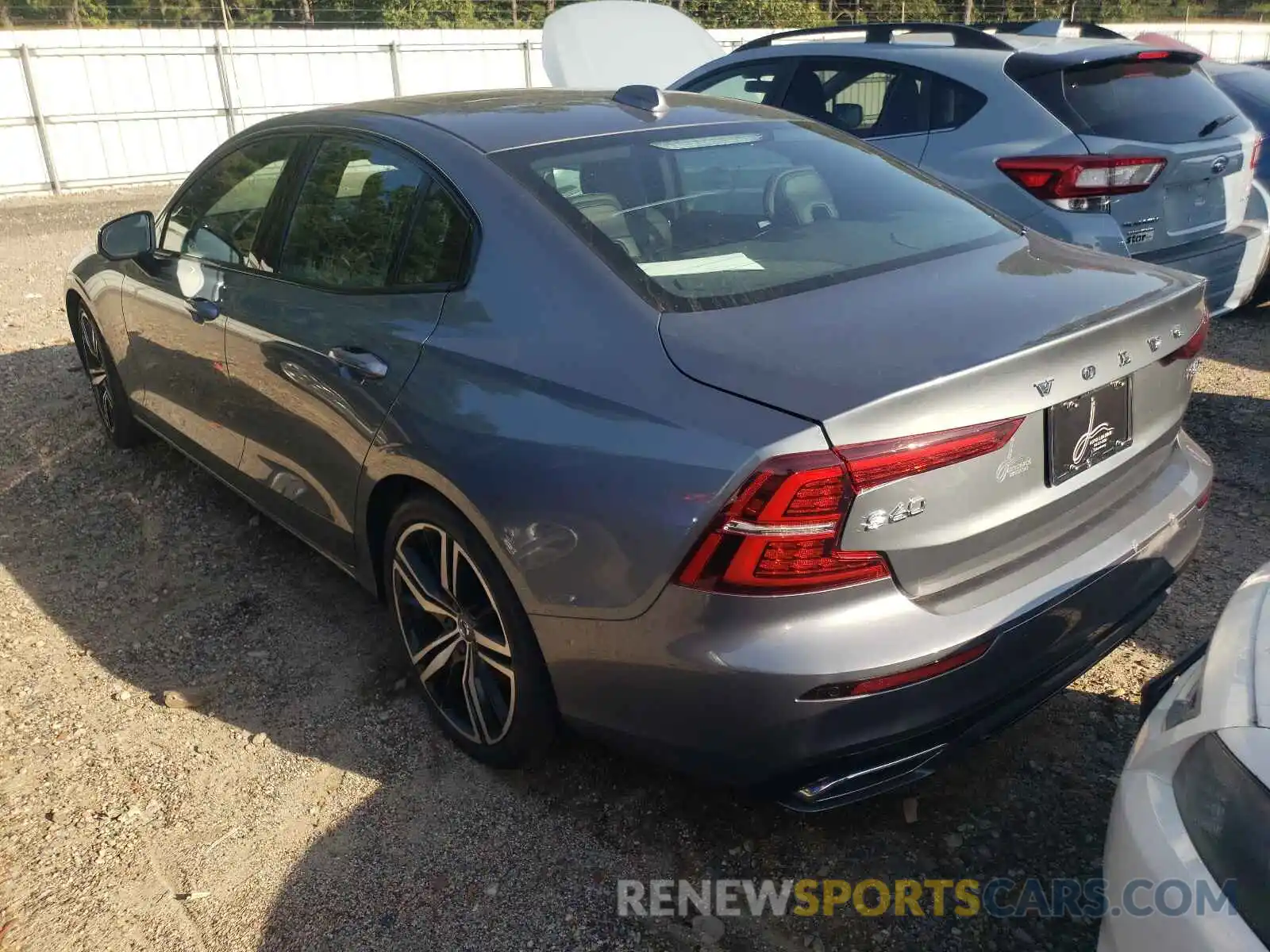 3 Photograph of a damaged car 7JR102TM0MG109331 VOLVO S60 2021