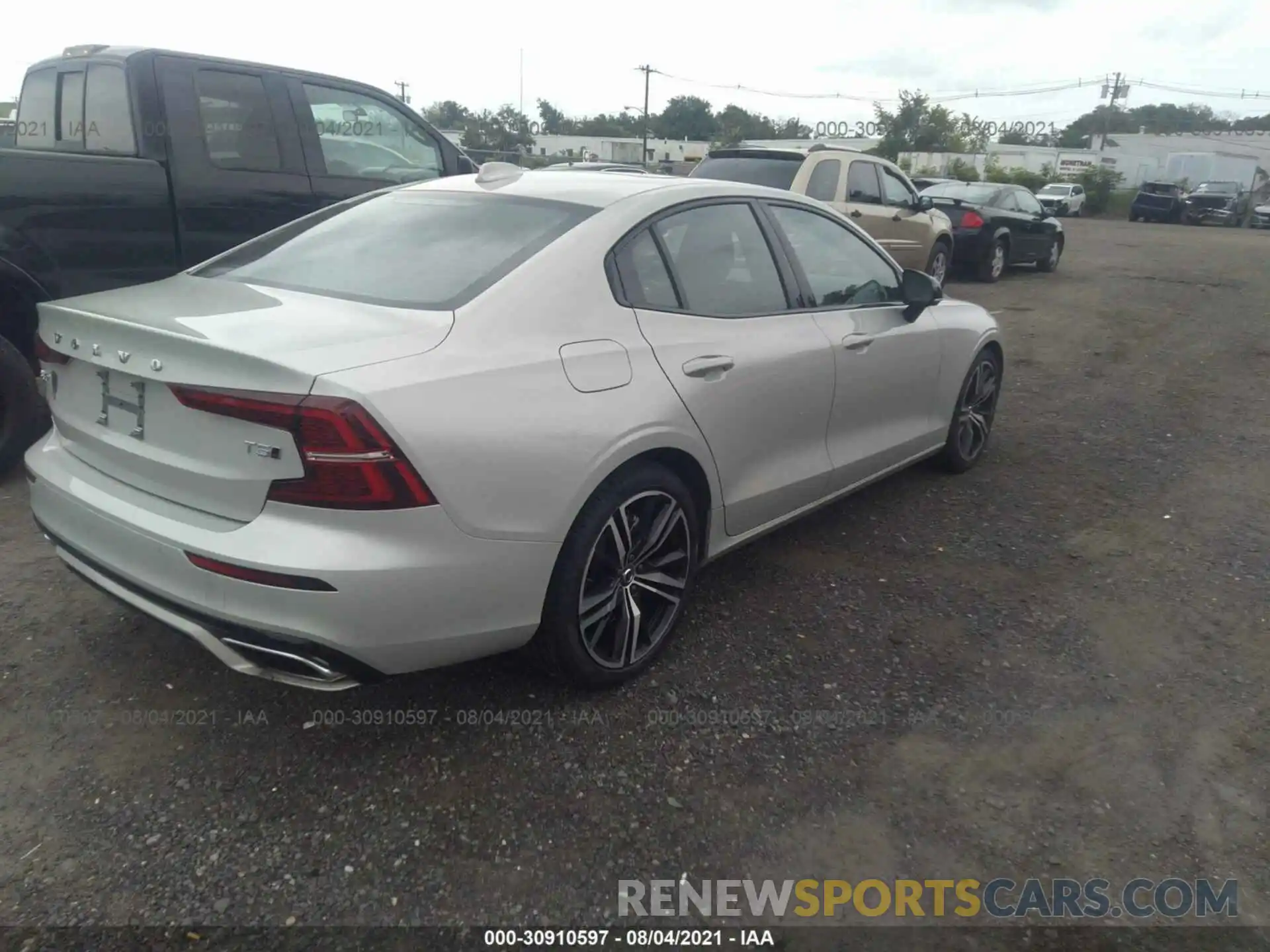 4 Photograph of a damaged car 7JR102TM0MG113332 VOLVO S60 2021