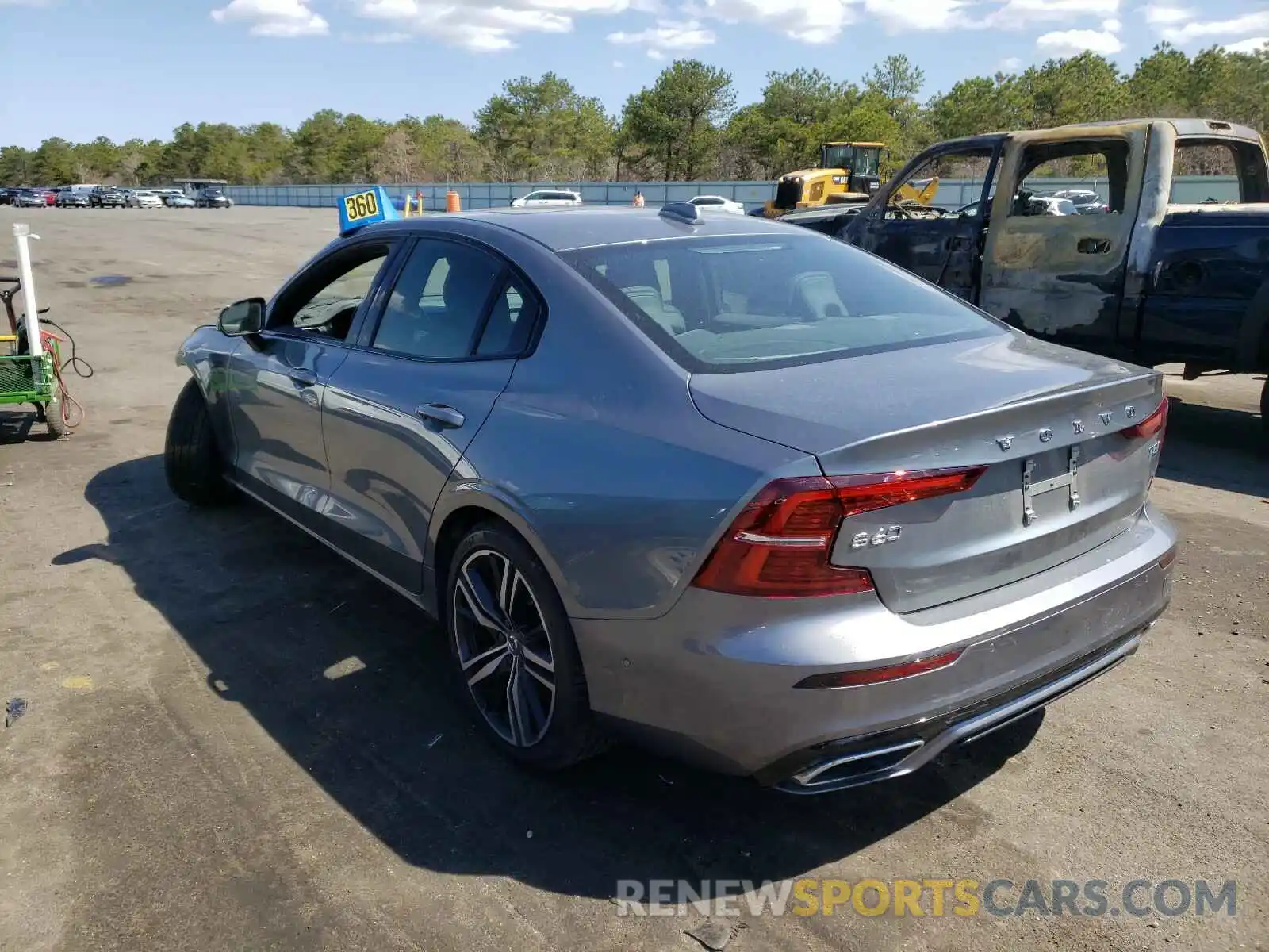 3 Photograph of a damaged car 7JR102TM3MG108481 VOLVO S60 2021