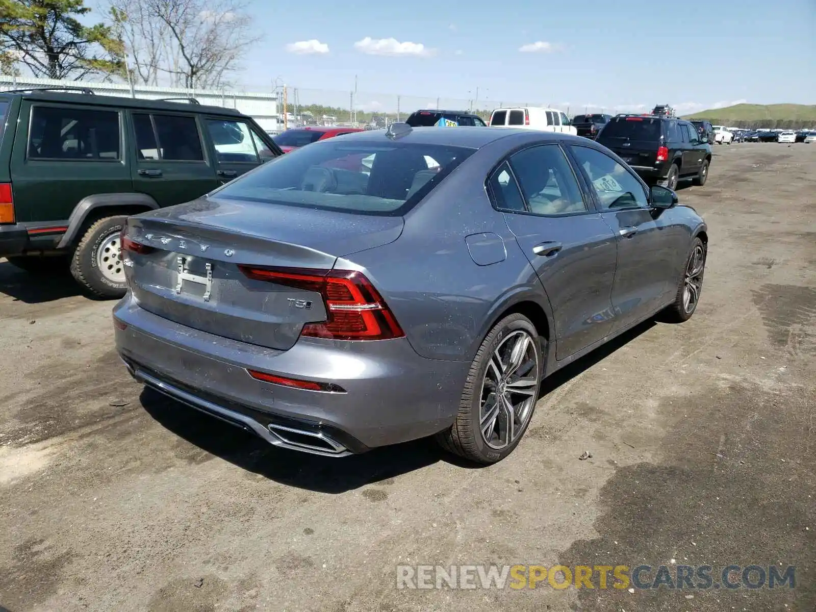 4 Photograph of a damaged car 7JR102TM3MG108481 VOLVO S60 2021