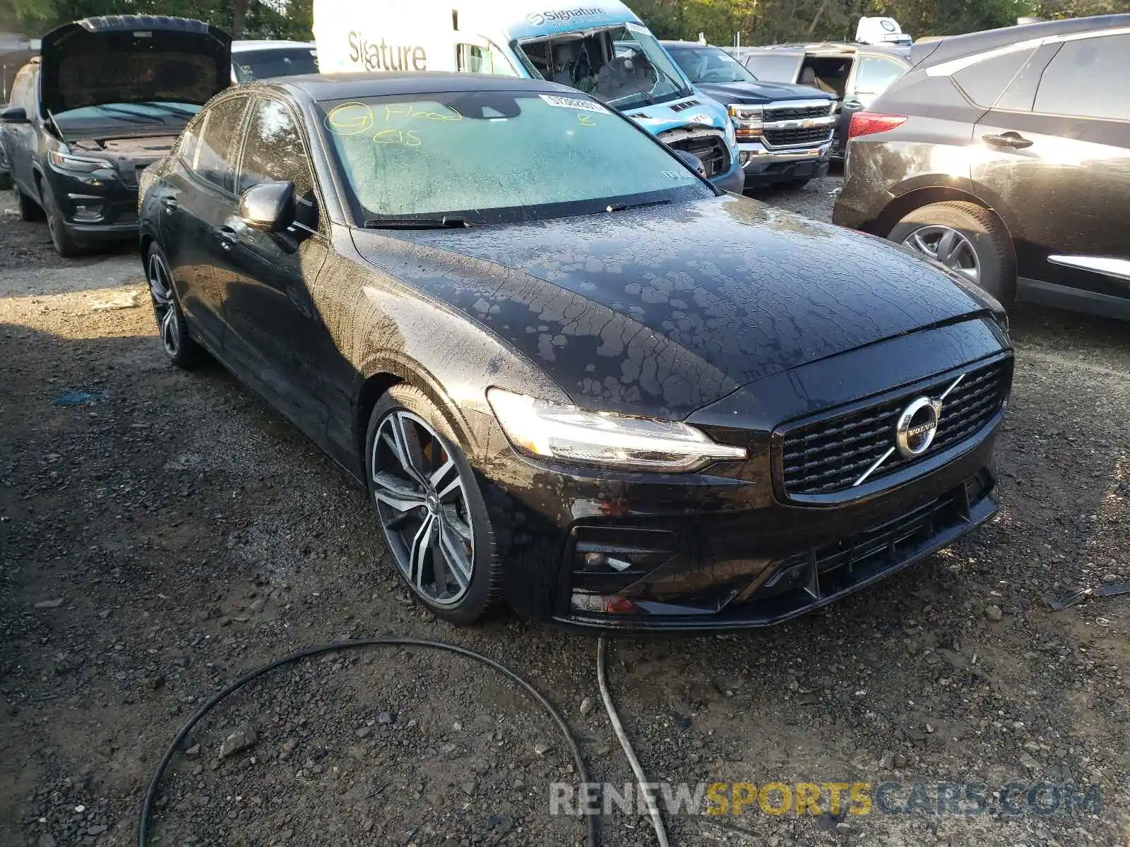 1 Photograph of a damaged car 7JR102TM4MG108280 VOLVO S60 2021