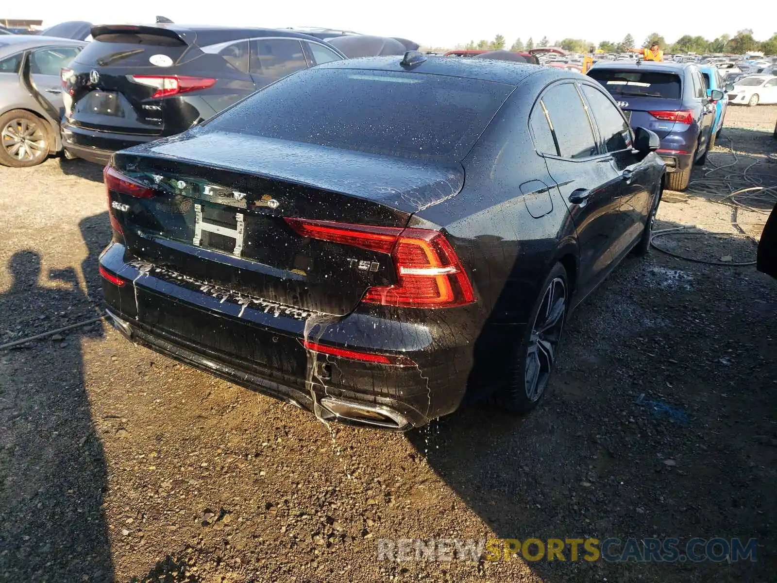 4 Photograph of a damaged car 7JR102TM4MG108280 VOLVO S60 2021