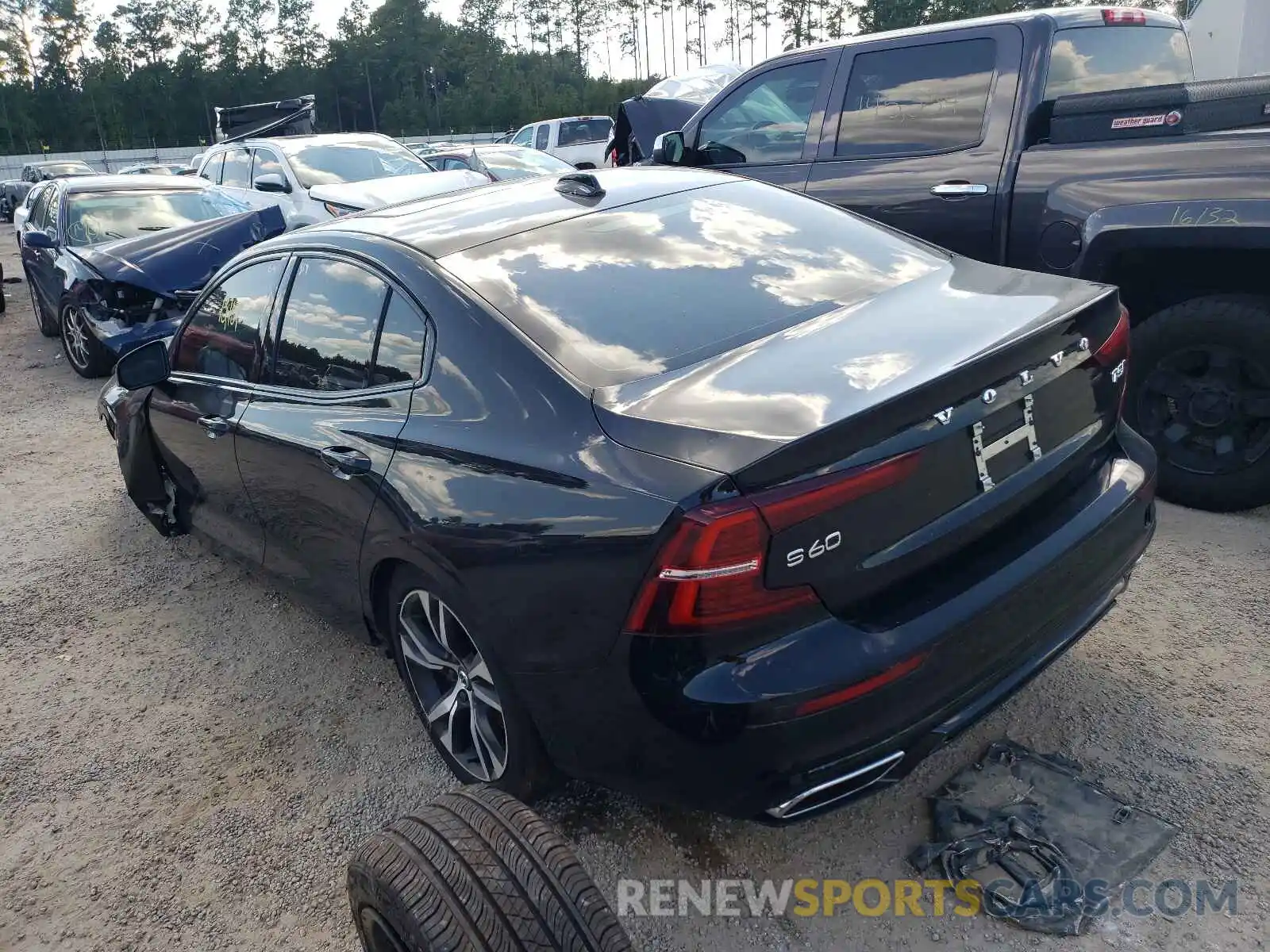 3 Photograph of a damaged car 7JR102TMXMG109403 VOLVO S60 2021