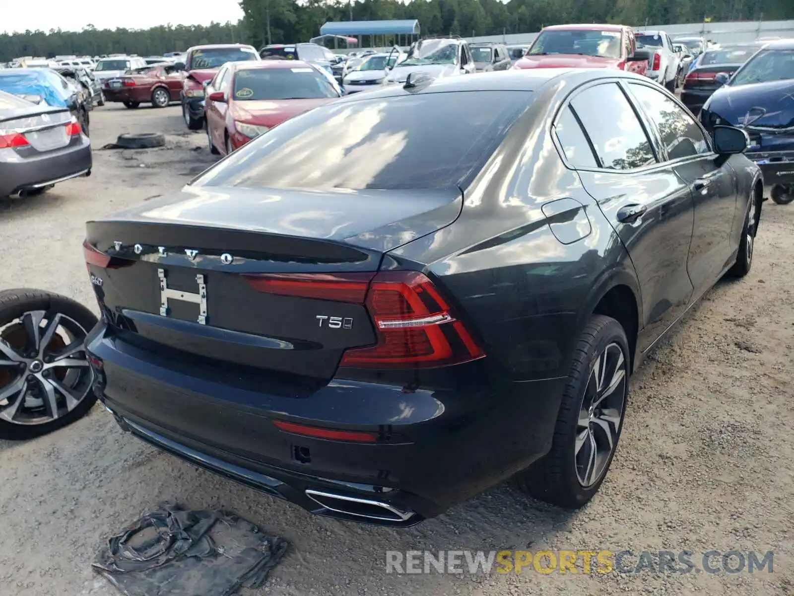 4 Photograph of a damaged car 7JR102TMXMG109403 VOLVO S60 2021