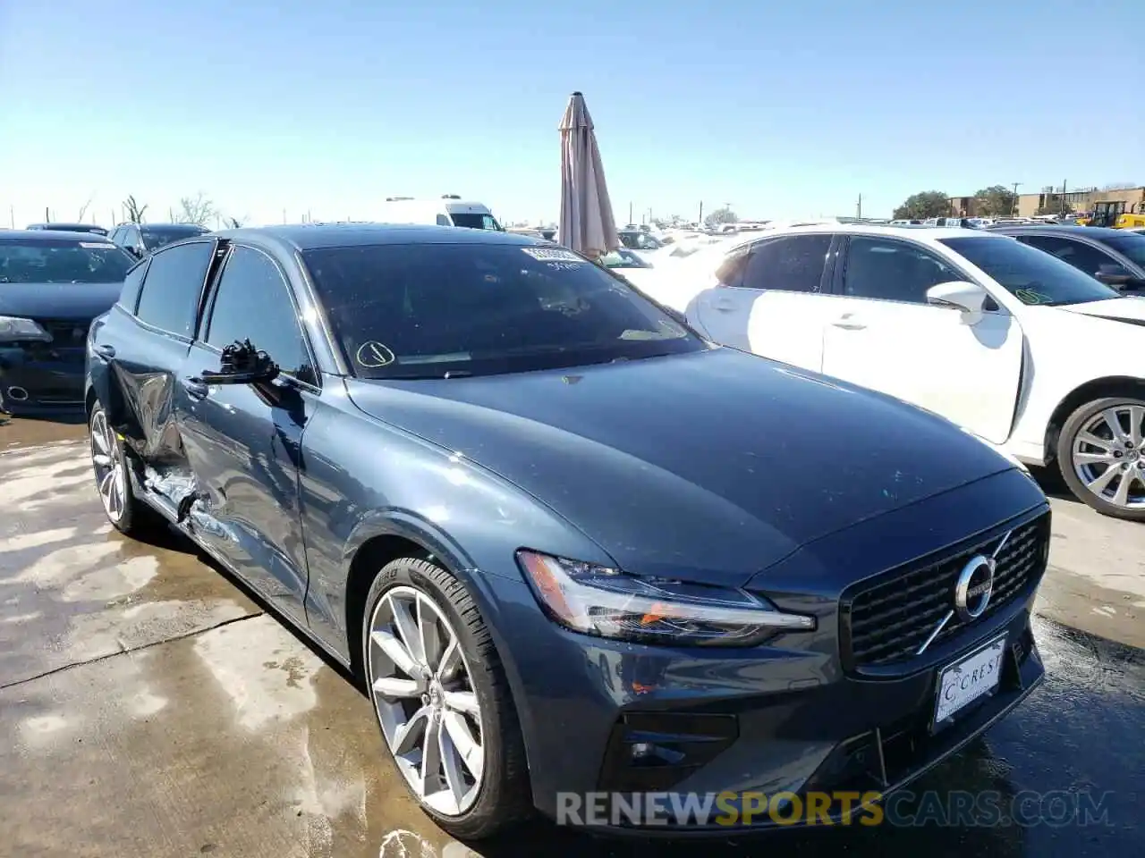 1 Photograph of a damaged car 7JR102TZ1MG103615 VOLVO S60 2021