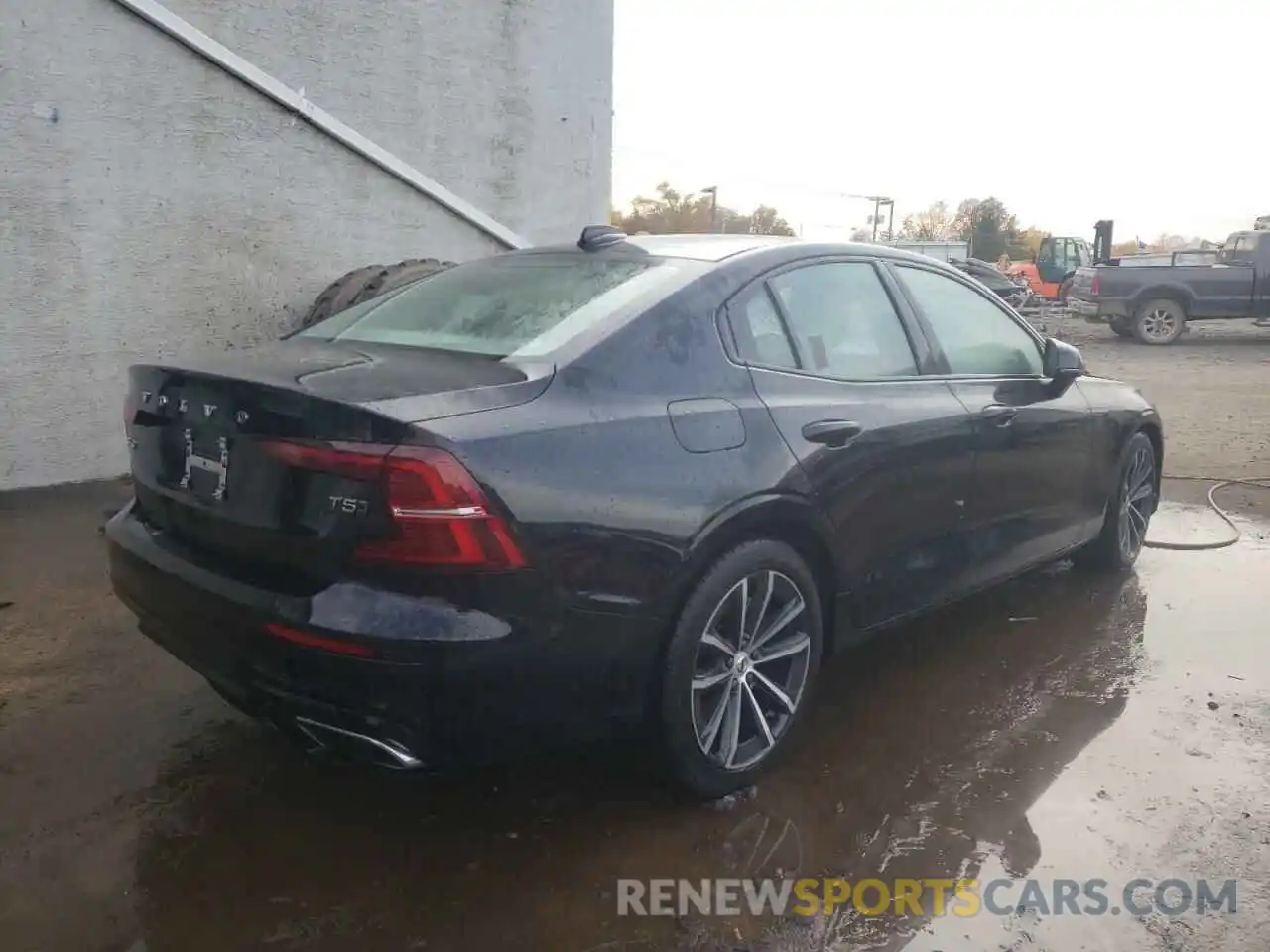 4 Photograph of a damaged car 7JR102TZ1MG108894 VOLVO S60 2021