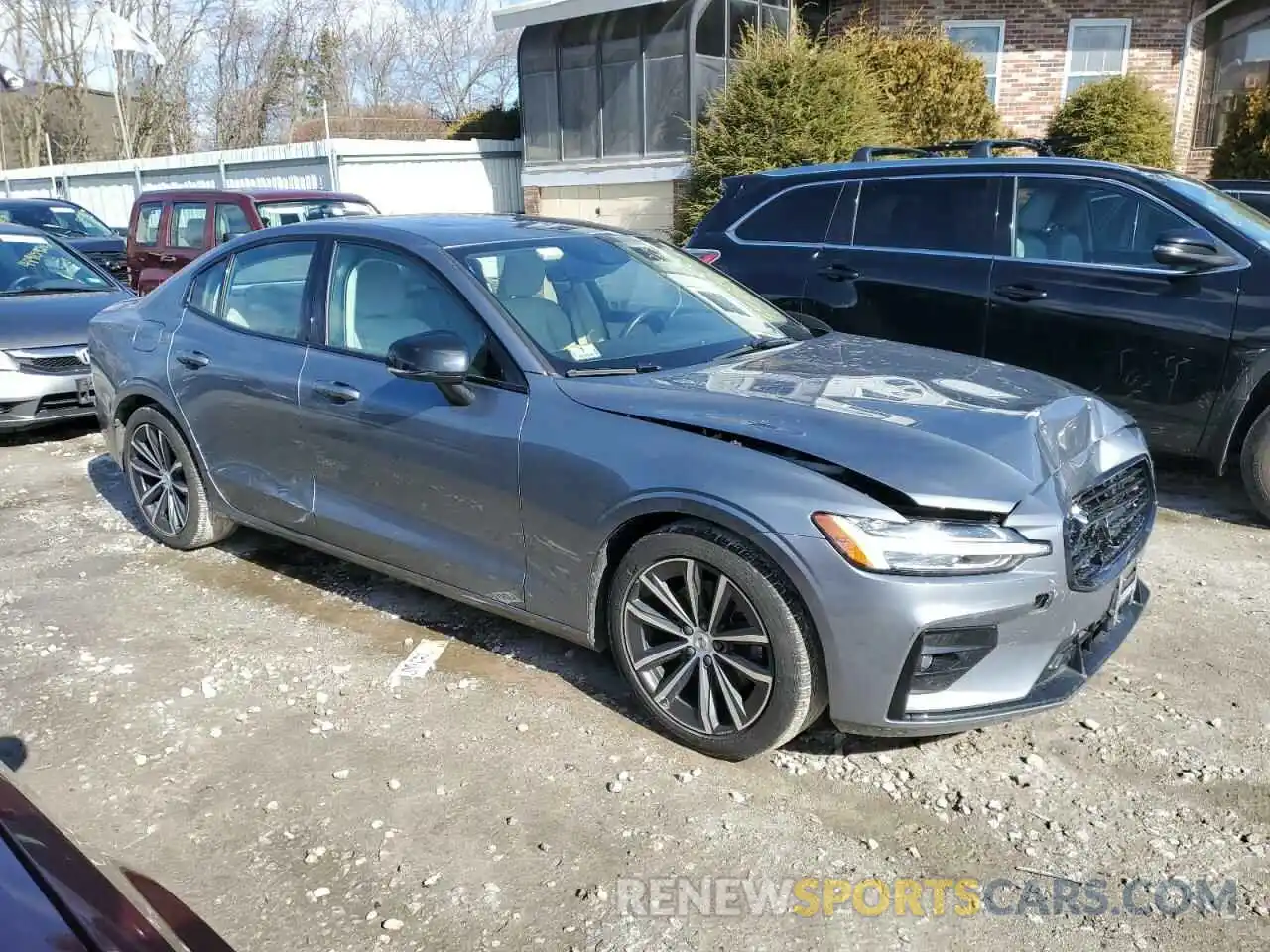 4 Photograph of a damaged car 7JR102TZ2MG108967 VOLVO S60 2021