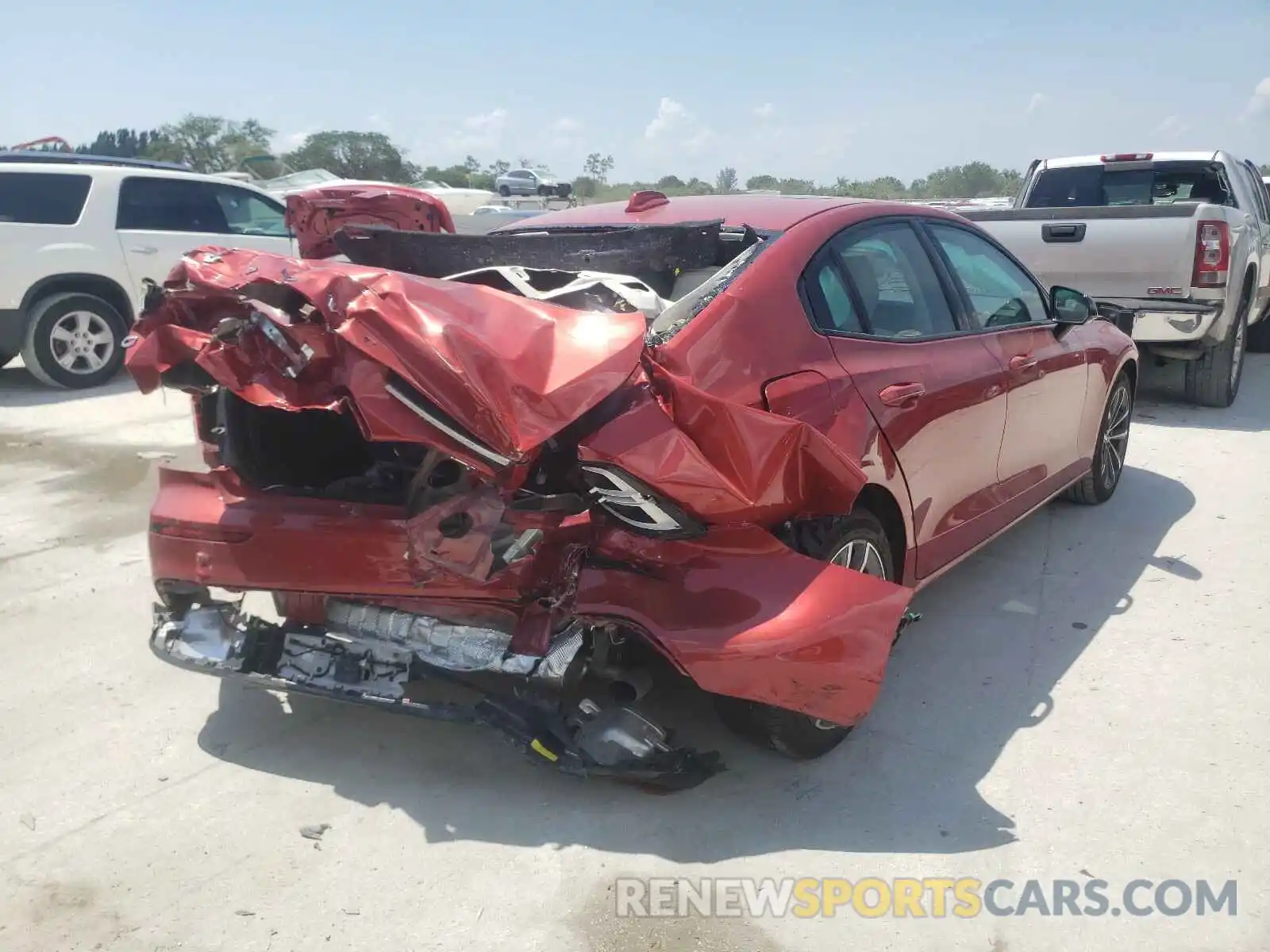 4 Photograph of a damaged car 7JR102TZ2MG109164 VOLVO S60 2021