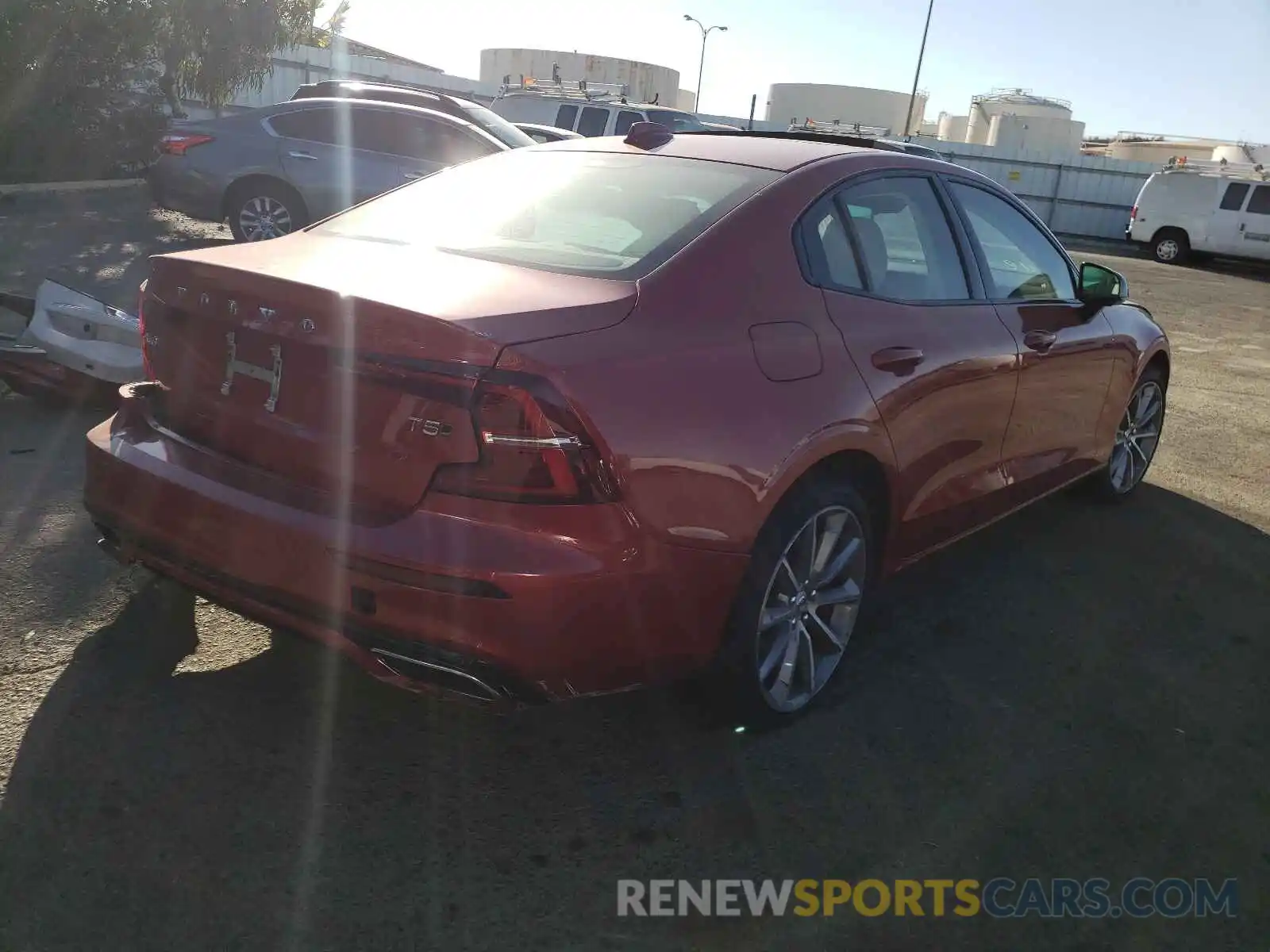 4 Photograph of a damaged car 7JR102TZ3MG103633 VOLVO S60 2021