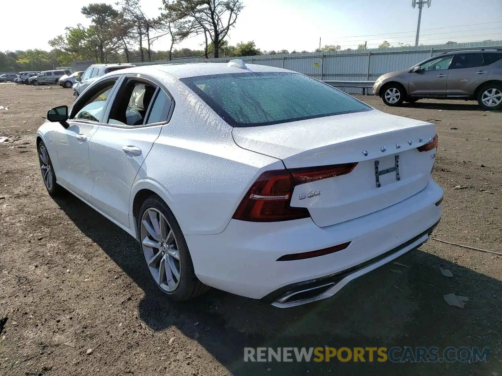 3 Photograph of a damaged car 7JR102TZ4MG108629 VOLVO S60 2021