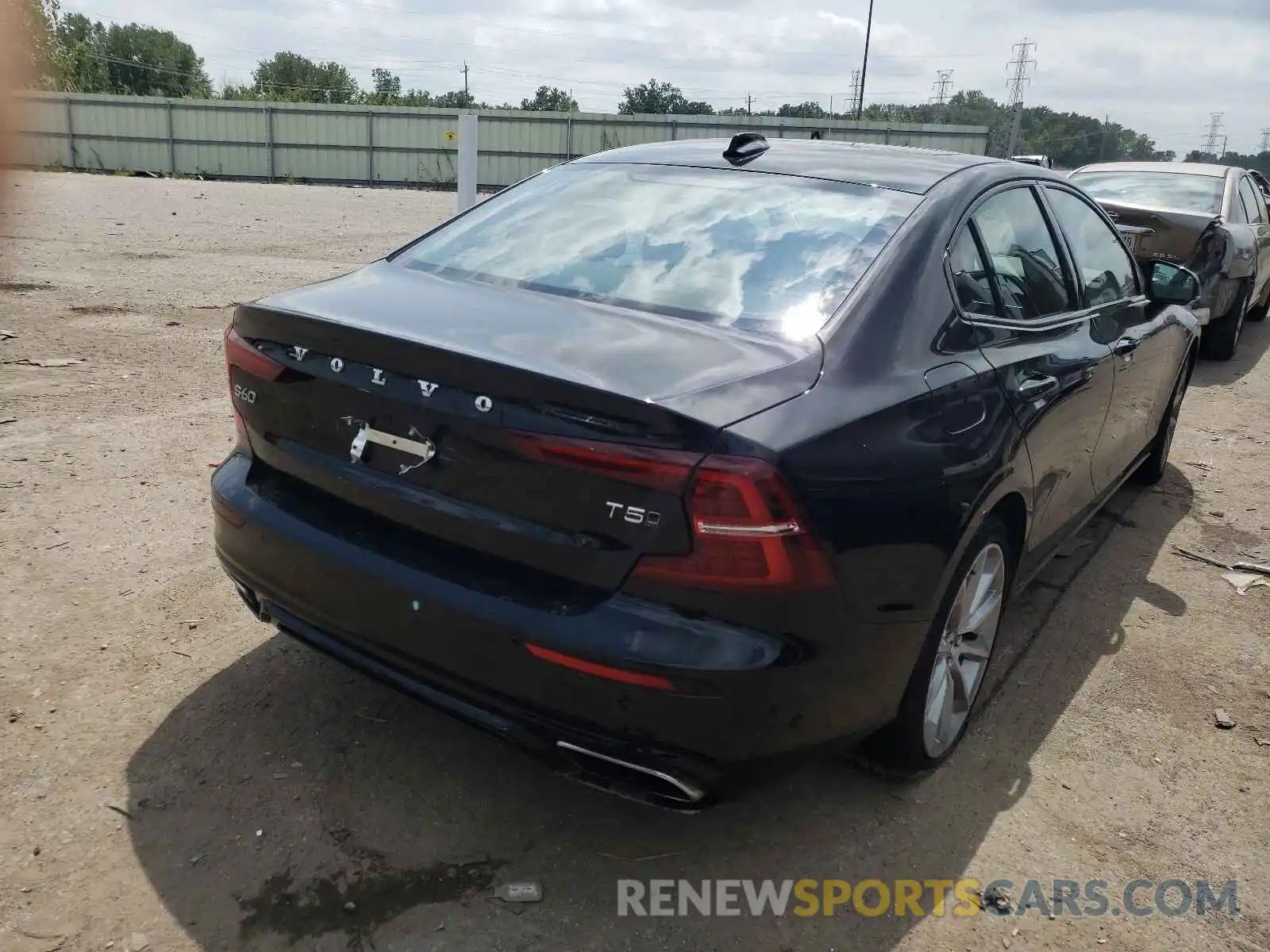 4 Photograph of a damaged car 7JR102TZ5MG108137 VOLVO S60 2021