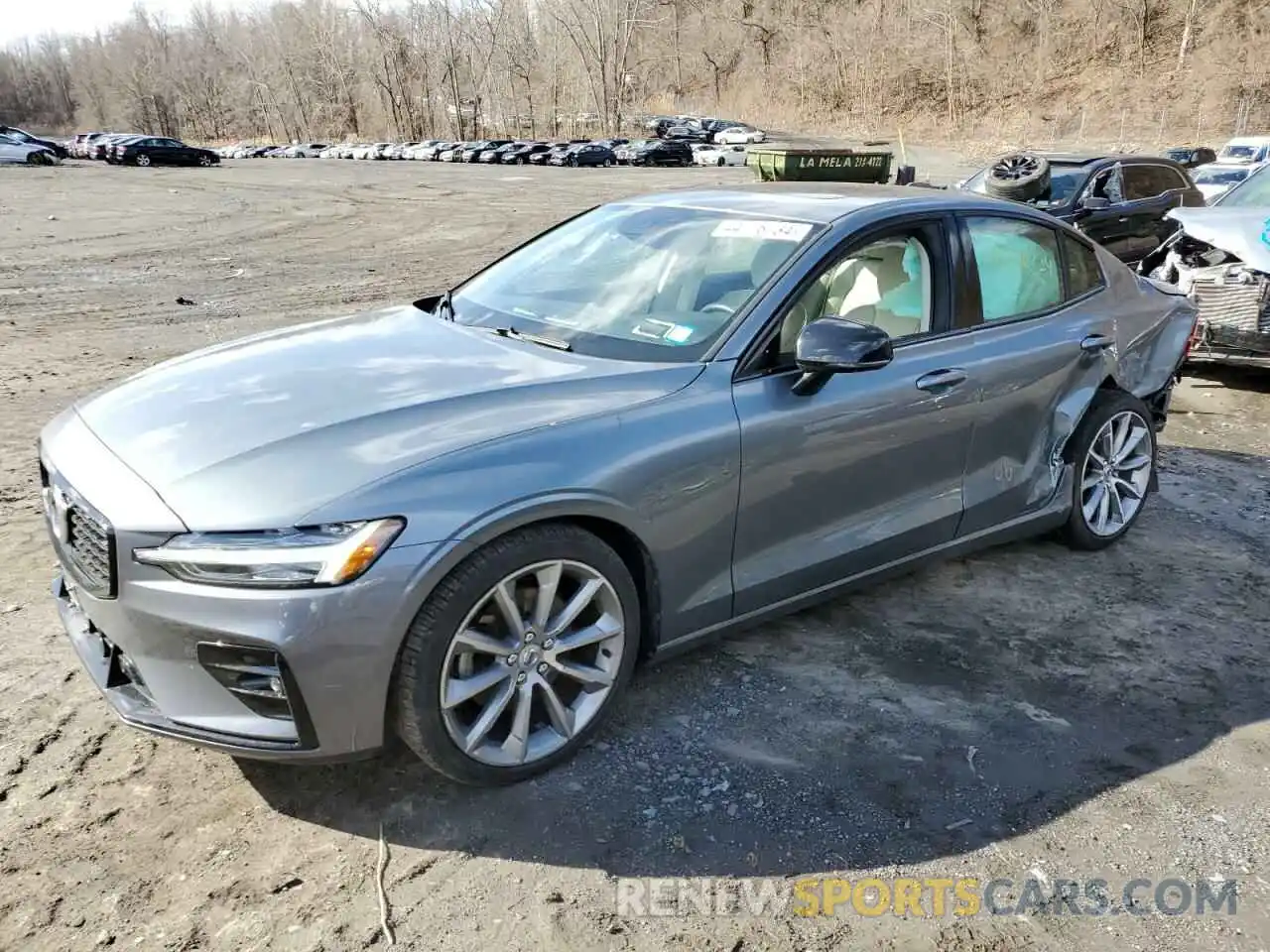 1 Photograph of a damaged car 7JR102TZ8MG113347 VOLVO S60 2021