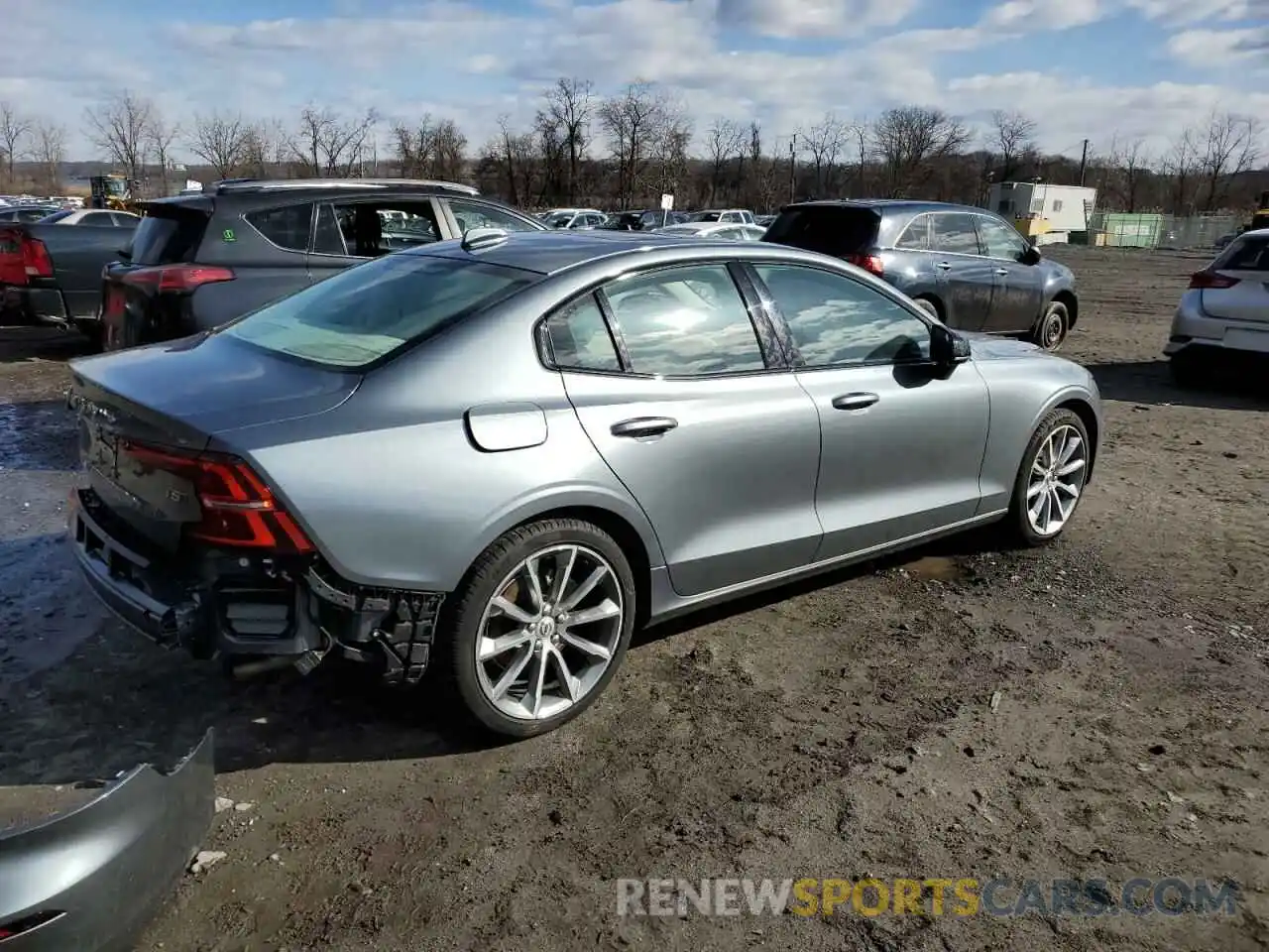 3 Photograph of a damaged car 7JR102TZ8MG113347 VOLVO S60 2021