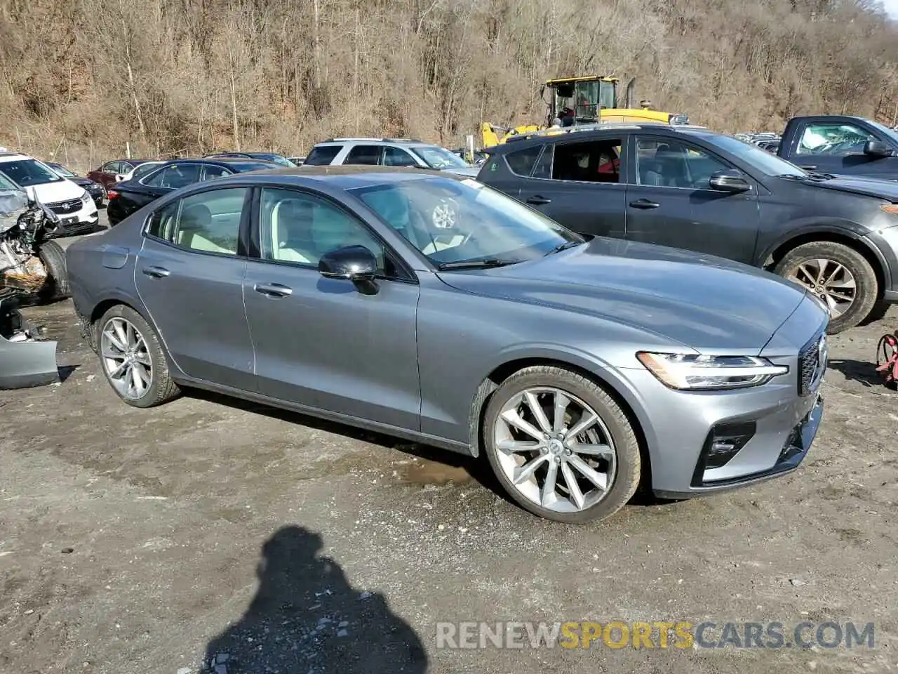 4 Photograph of a damaged car 7JR102TZ8MG113347 VOLVO S60 2021