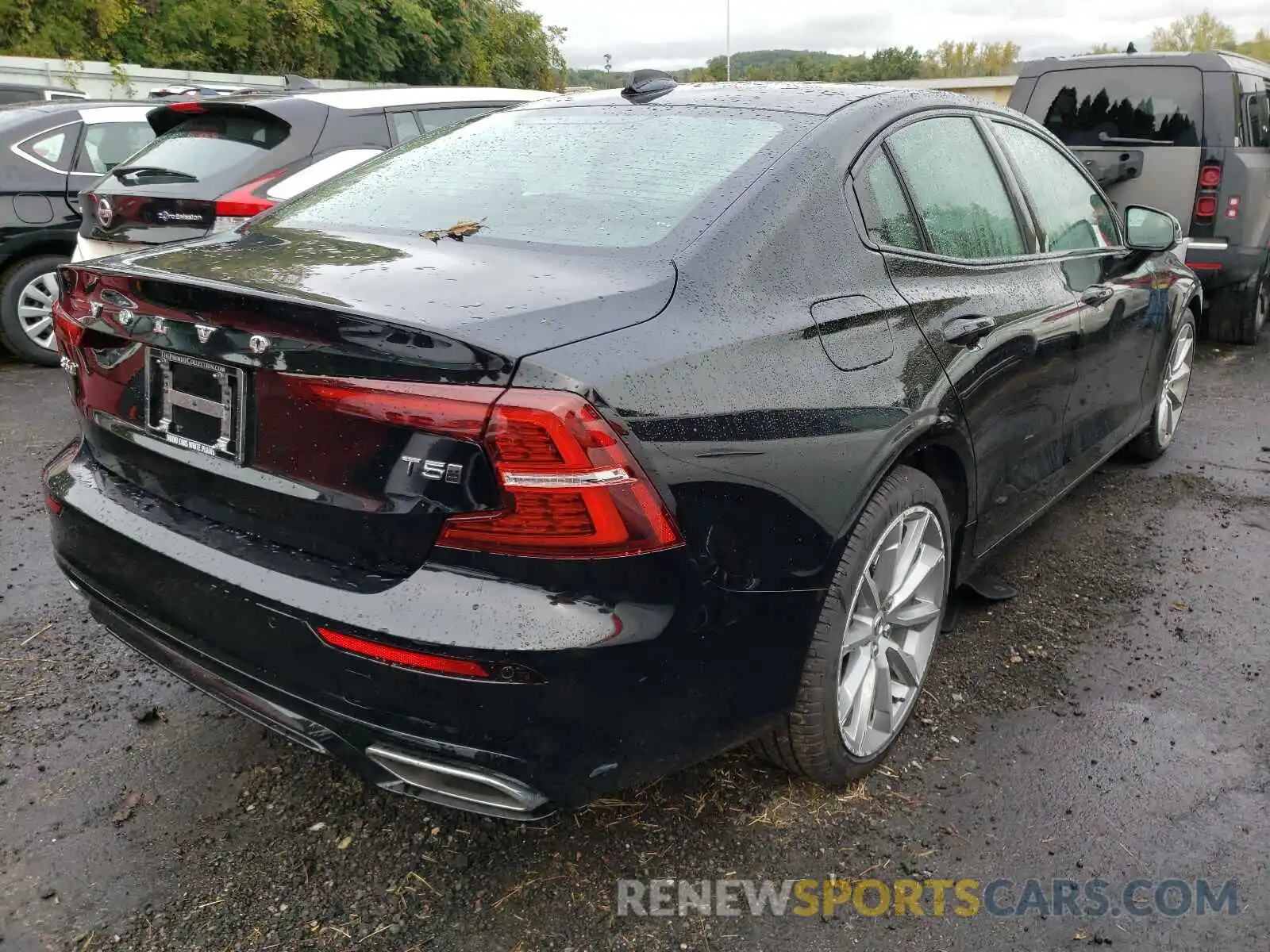 4 Photograph of a damaged car 7JR102TZ9MG118153 VOLVO S60 2021