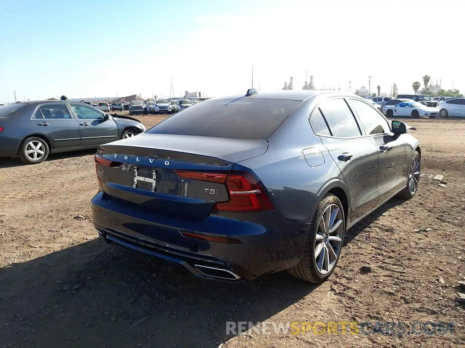 3 Photograph of a damaged car 7JR102TZ9MG124003 VOLVO S60 2021