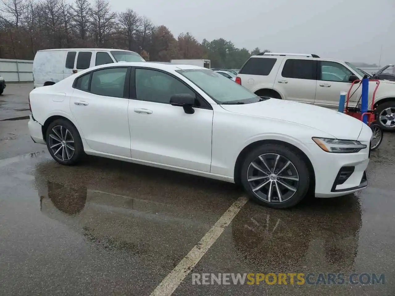 4 Photograph of a damaged car 7JR102TZXMG123085 VOLVO S60 2021