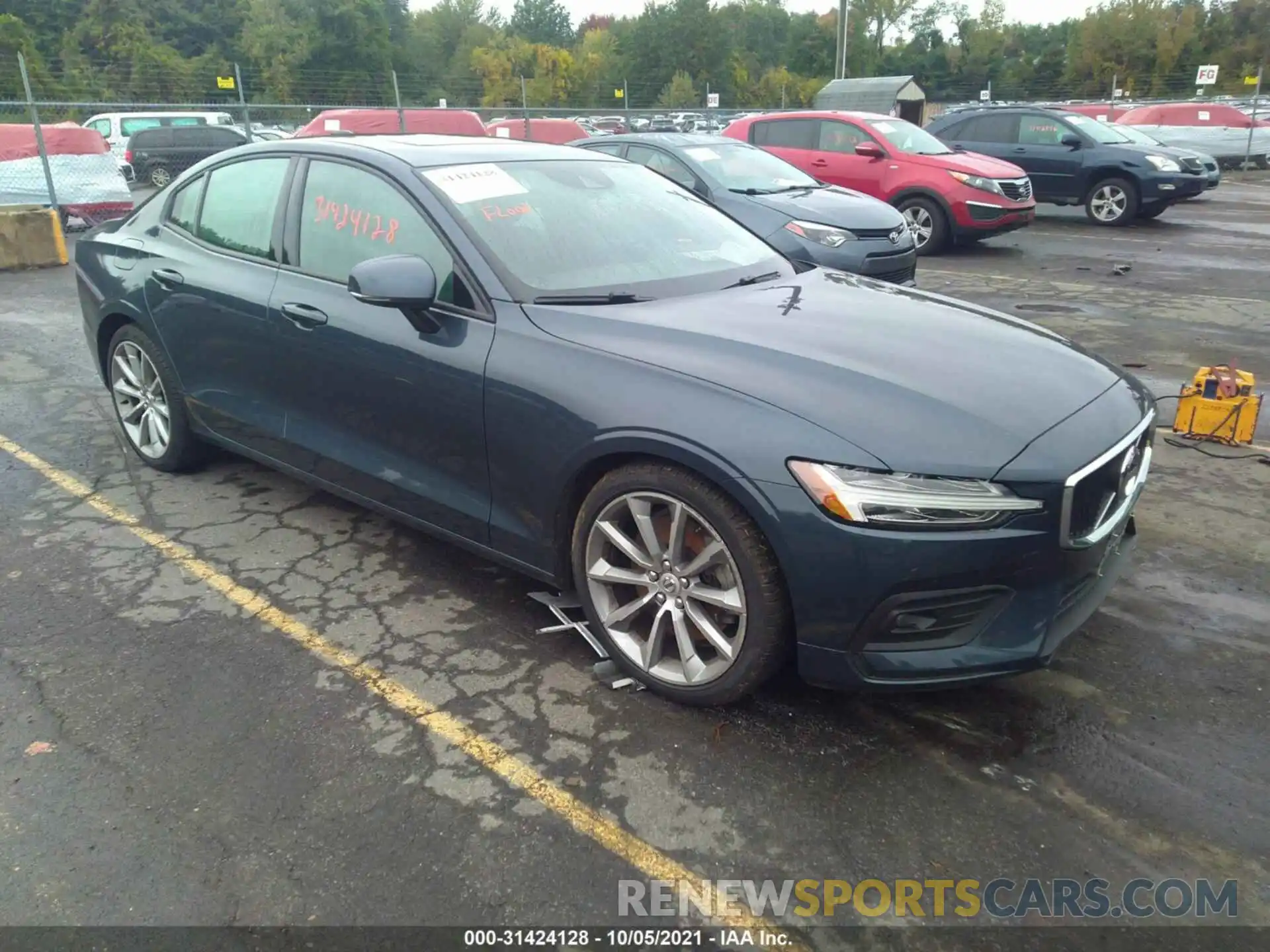 1 Photograph of a damaged car 7JRA22TK1MG102204 VOLVO S60 2021