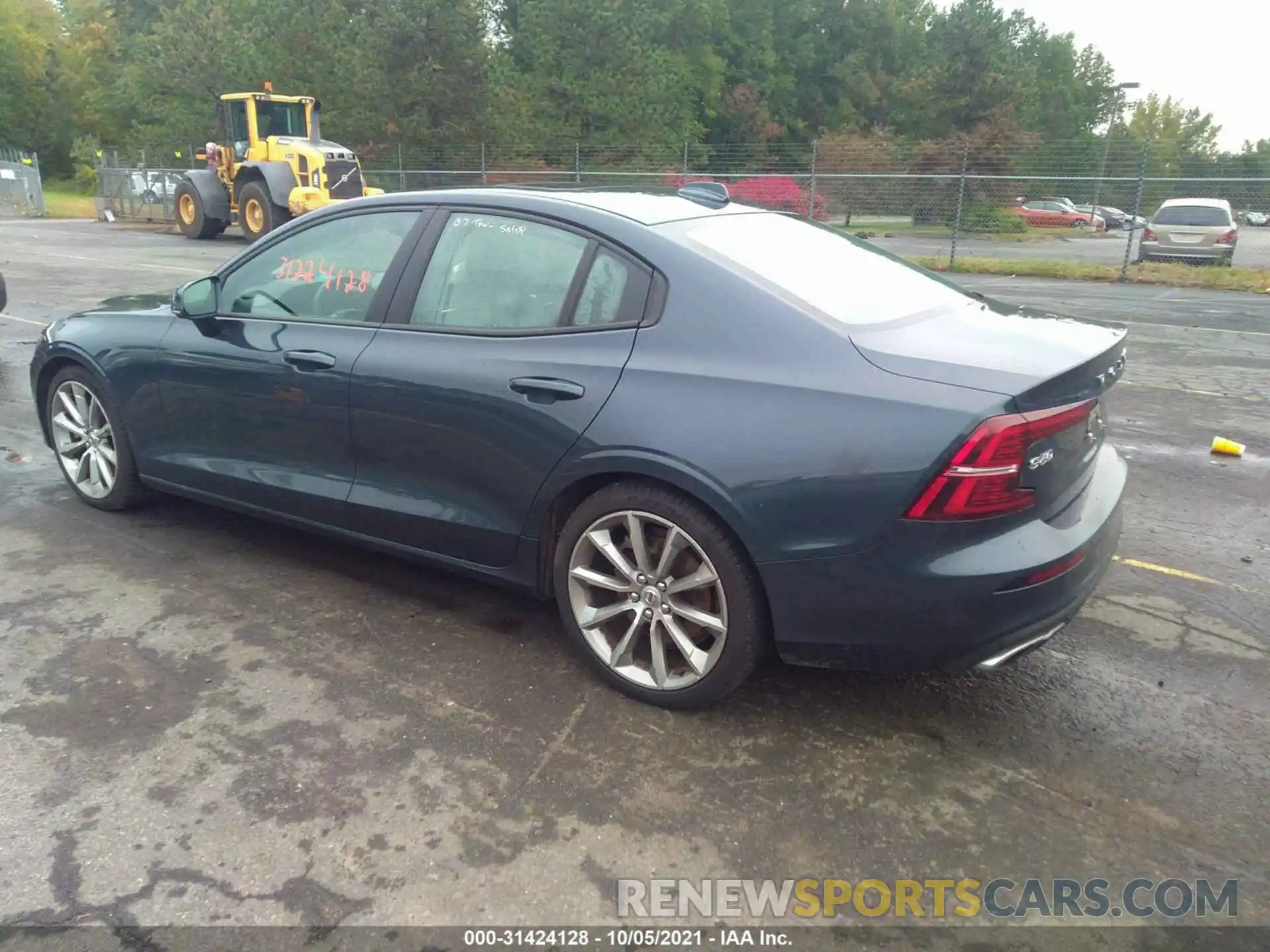 3 Photograph of a damaged car 7JRA22TK1MG102204 VOLVO S60 2021