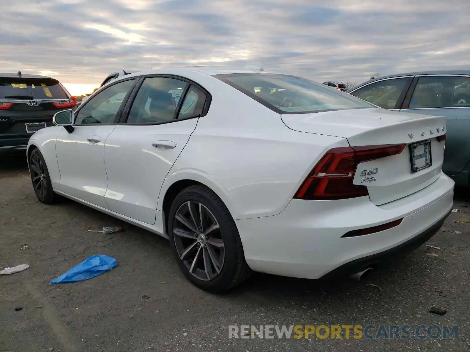 3 Photograph of a damaged car 7JRA22TK2MG095375 VOLVO S60 2021