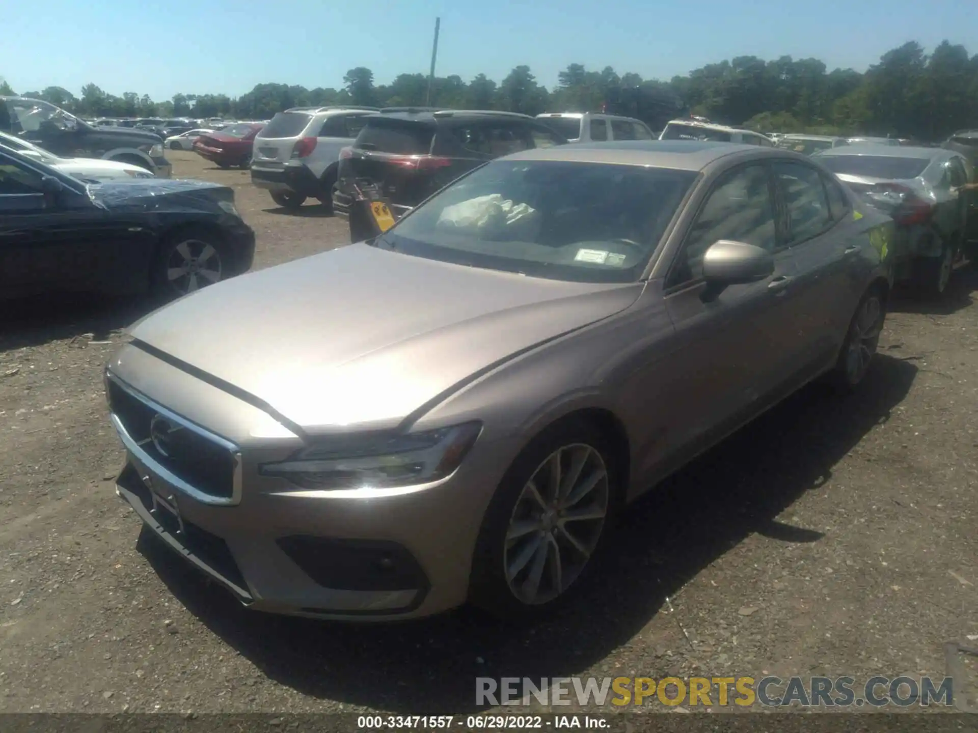 2 Photograph of a damaged car 7JRA22TK7MG092567 VOLVO S60 2021