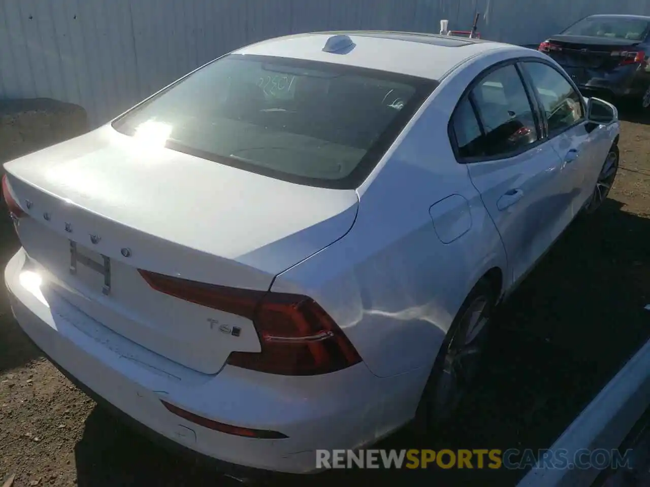 4 Photograph of a damaged car 7JRA22TK8MG093159 VOLVO S60 2021