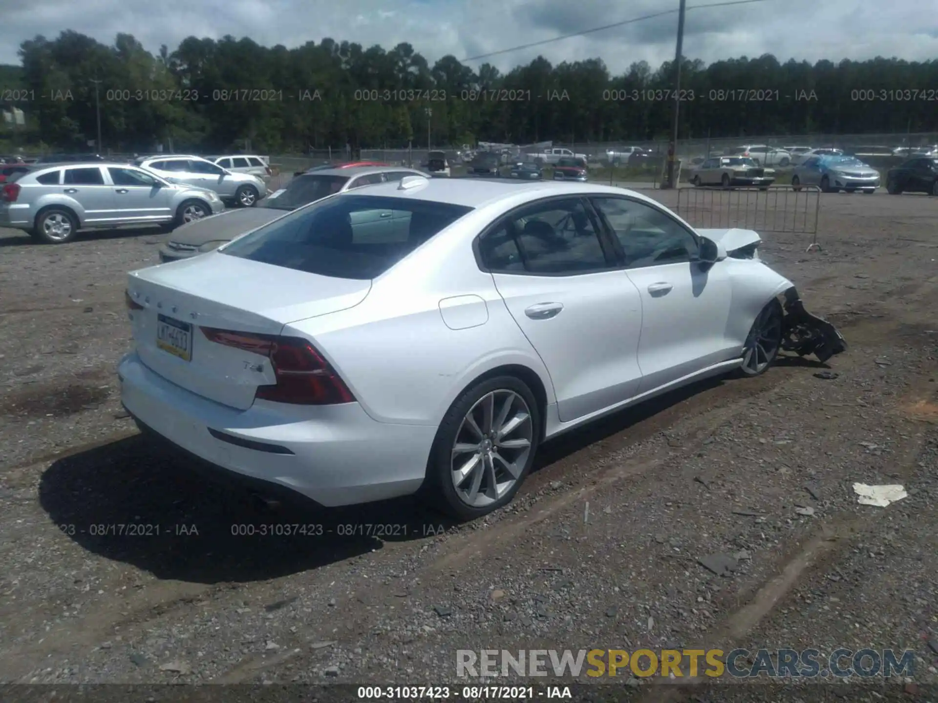 4 Photograph of a damaged car 7JRA22TK9MG080744 VOLVO S60 2021