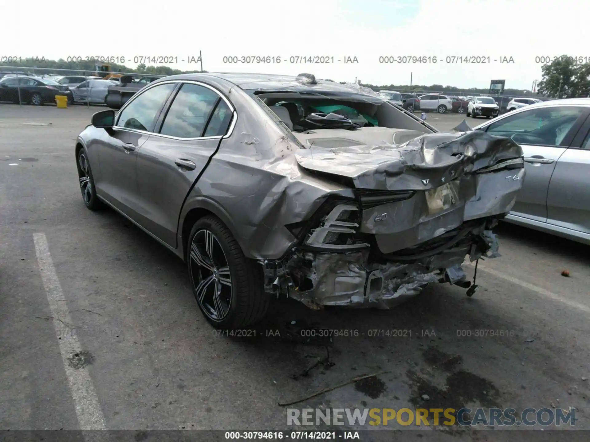 3 Photograph of a damaged car 7JRA22TL3MG091666 VOLVO S60 2021