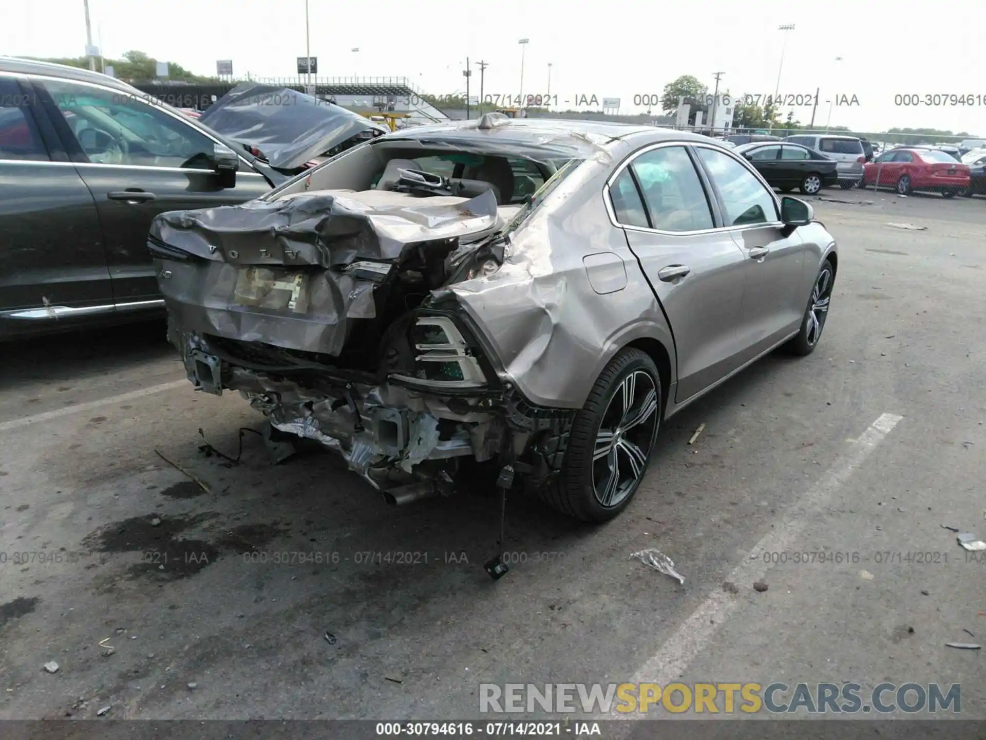 4 Photograph of a damaged car 7JRA22TL3MG091666 VOLVO S60 2021