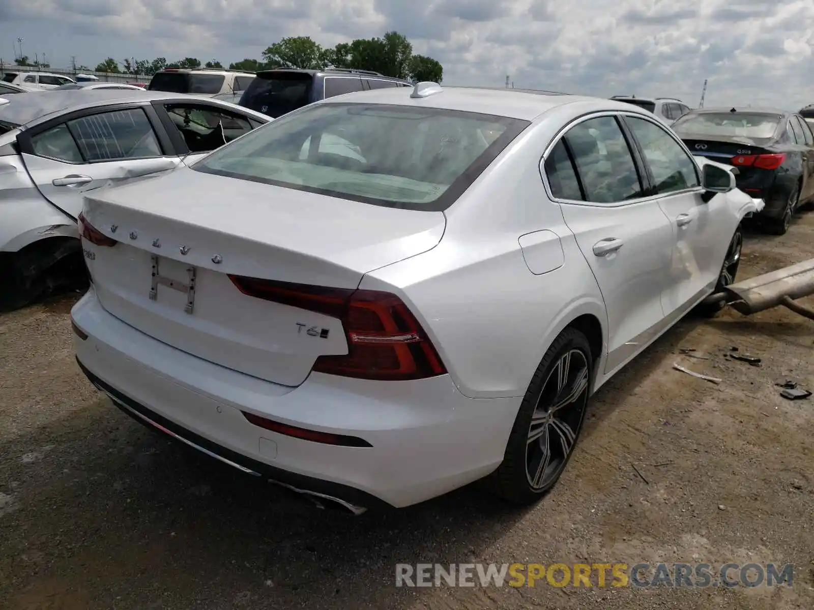 4 Photograph of a damaged car 7JRA22TL9MG081286 VOLVO S60 2021