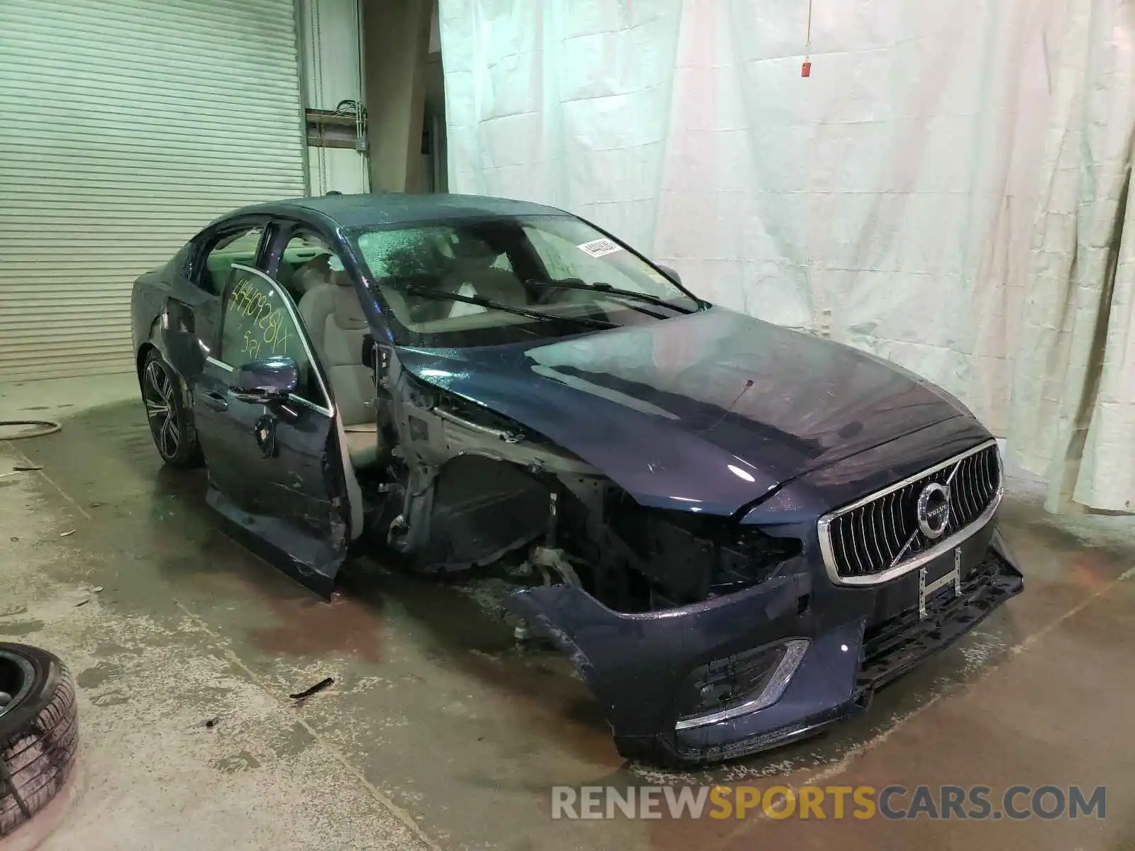 1 Photograph of a damaged car 7JRA22TLXMG102114 VOLVO S60 2021