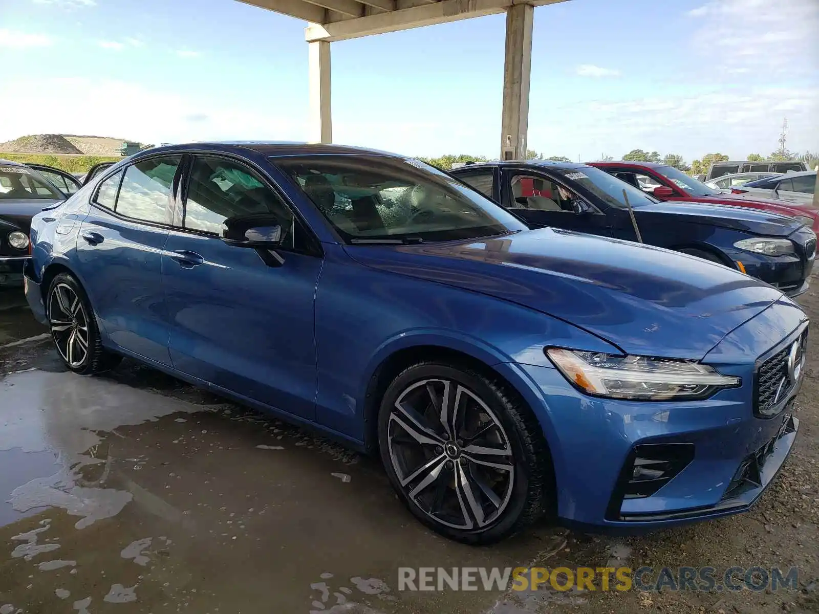 1 Photograph of a damaged car 7JRA22TM1MG091254 VOLVO S60 2021