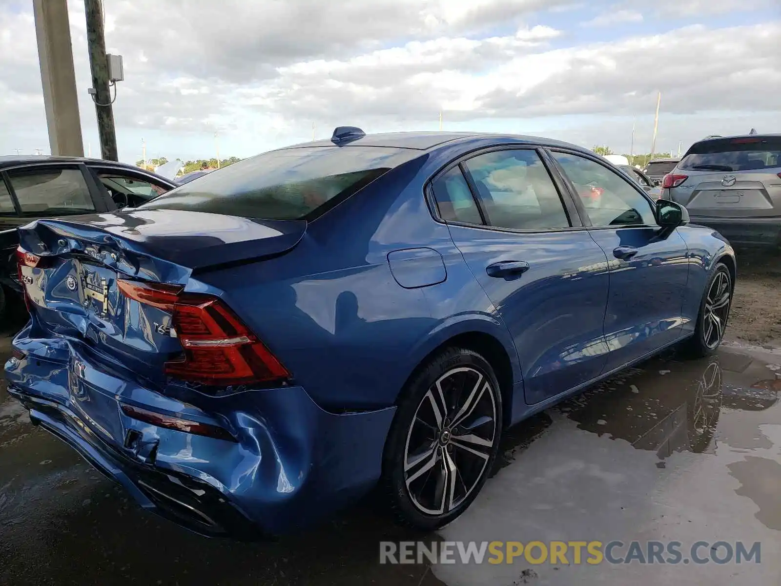 4 Photograph of a damaged car 7JRA22TM1MG091254 VOLVO S60 2021