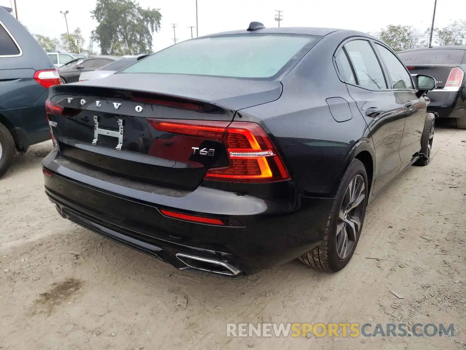 4 Photograph of a damaged car 7JRA22TM9MG081300 VOLVO S60 2021