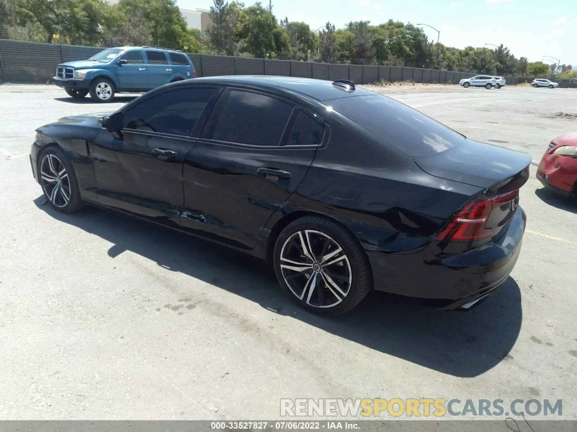 3 Photograph of a damaged car 7JRBR0FMXMG102008 VOLVO S60 2021