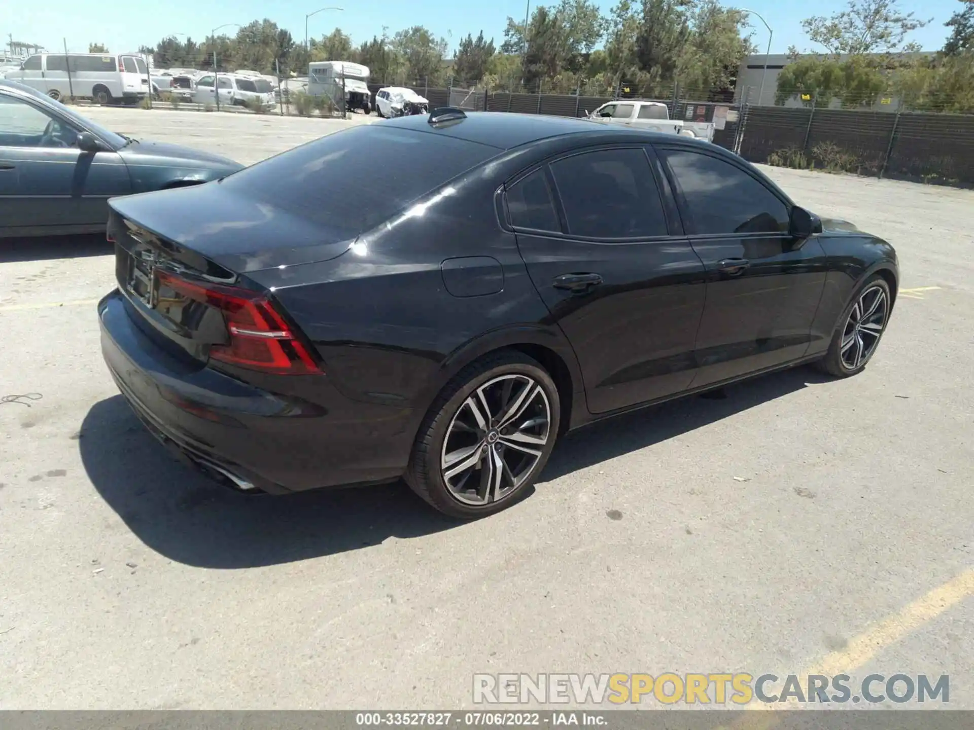 4 Photograph of a damaged car 7JRBR0FMXMG102008 VOLVO S60 2021