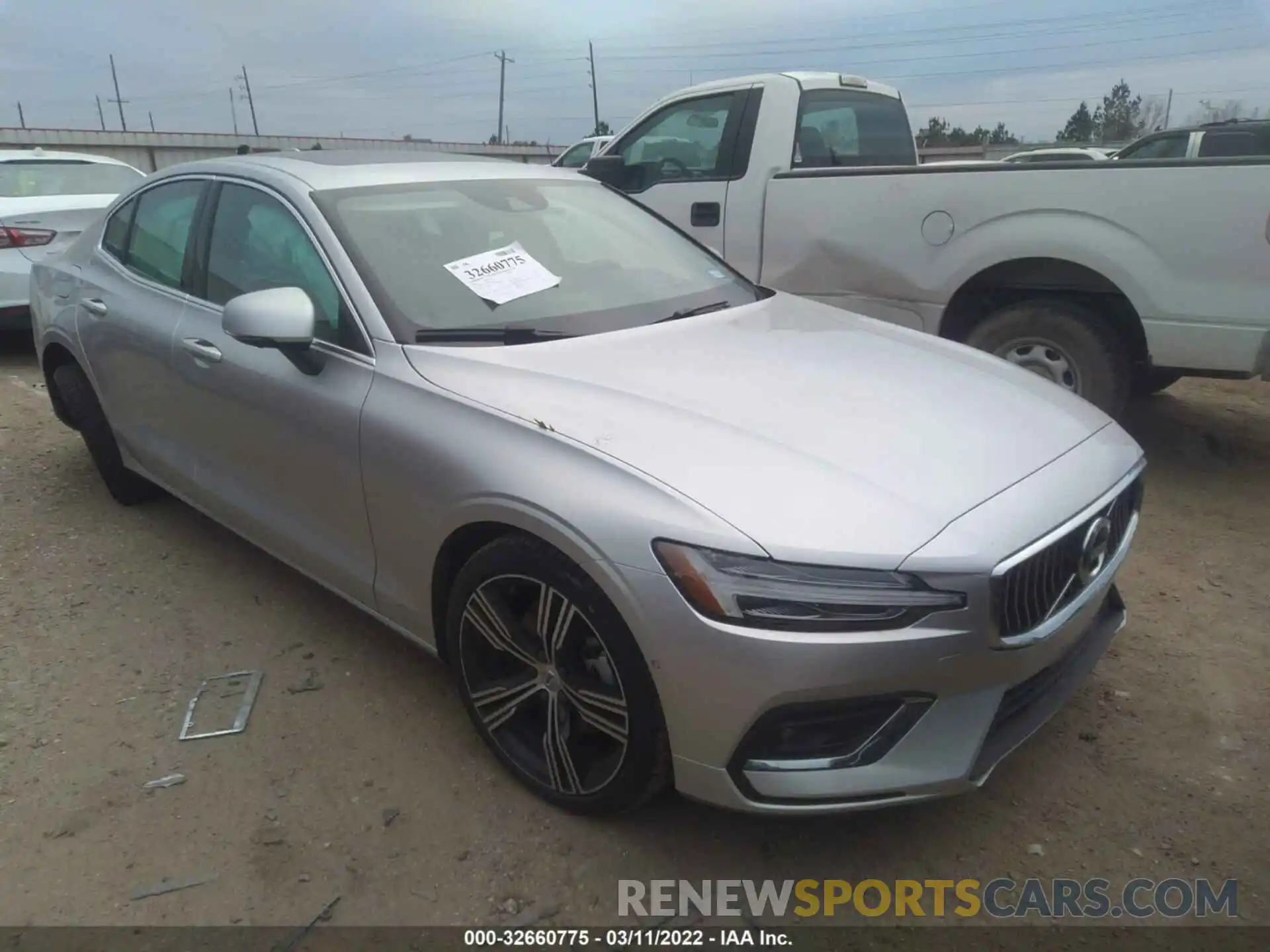 1 Photograph of a damaged car 7JRL12FL5NG161161 VOLVO S60 2022