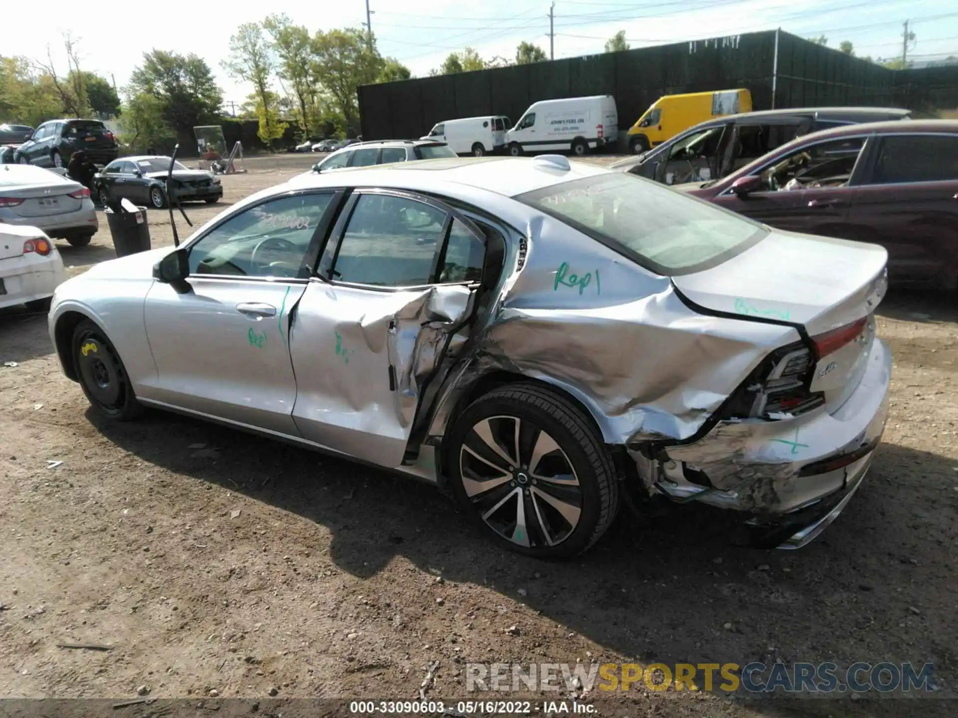 3 Photograph of a damaged car 7JRL12FZ5NG155333 VOLVO S60 2022