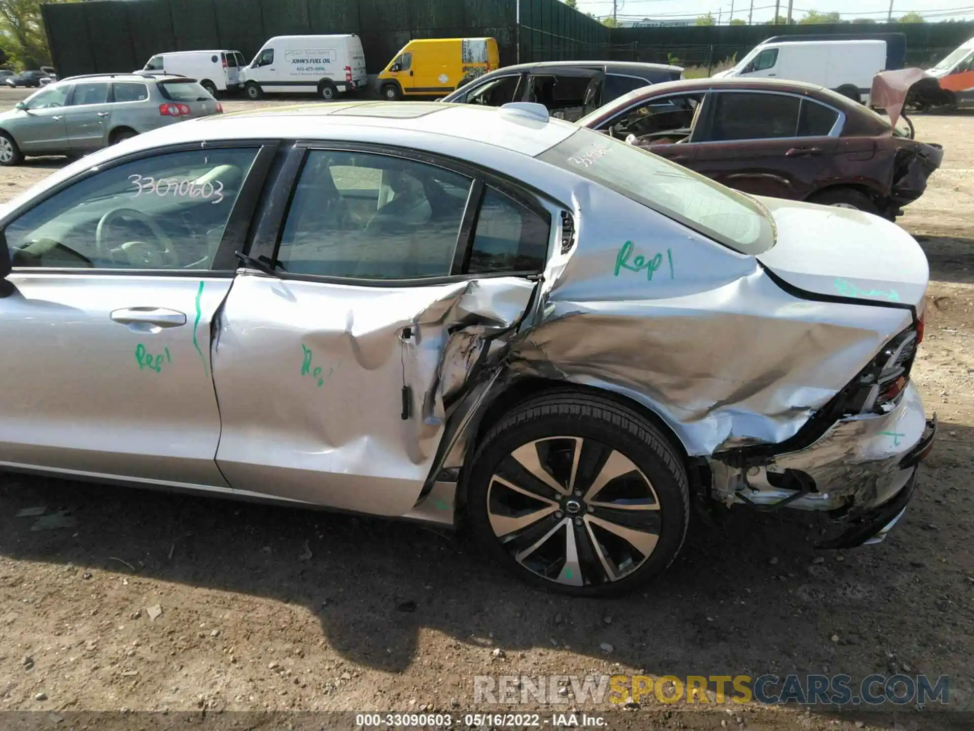 6 Photograph of a damaged car 7JRL12FZ5NG155333 VOLVO S60 2022